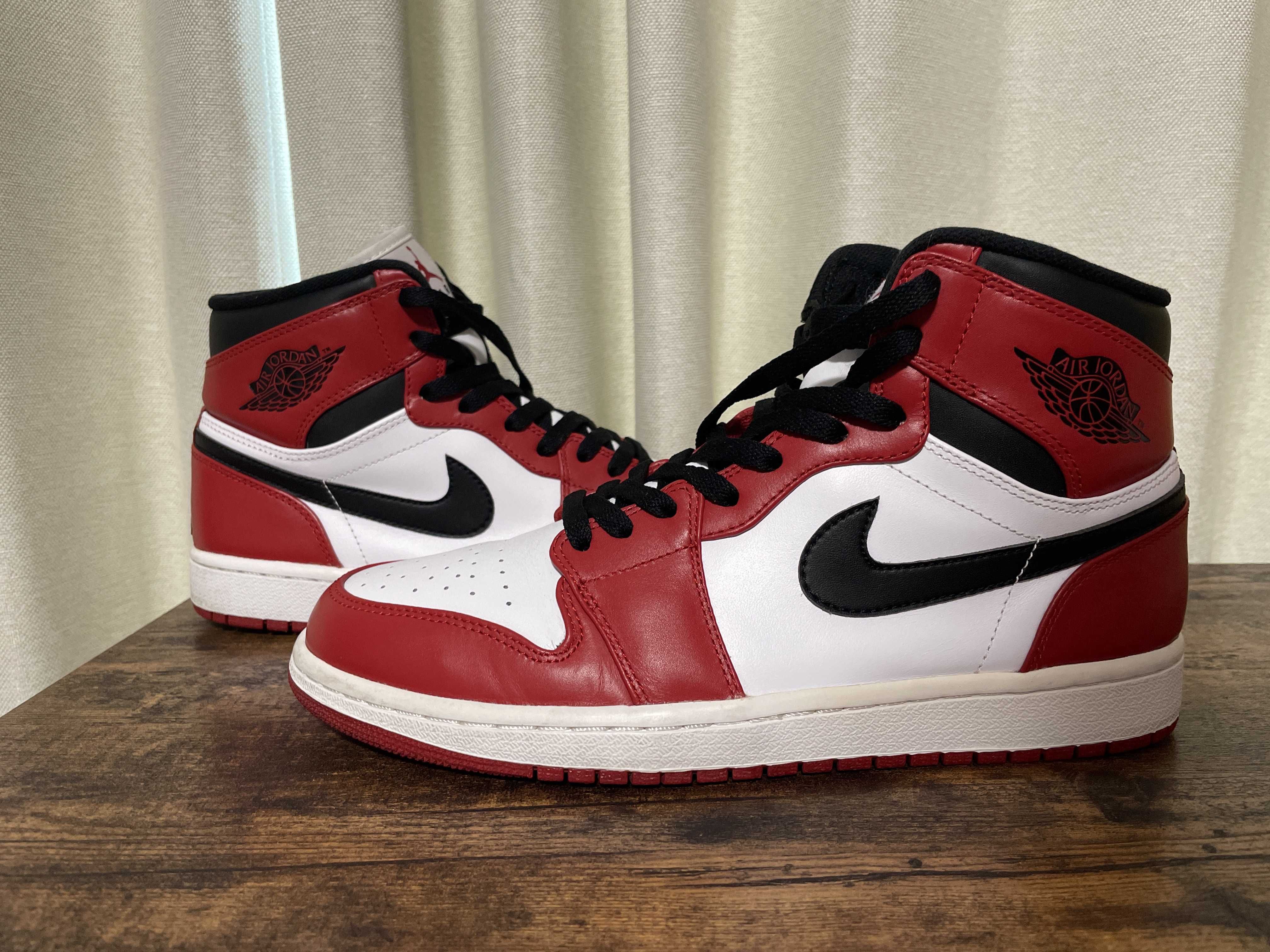 Nike Air Jordan 1 Retro High "Chicago" (2013)