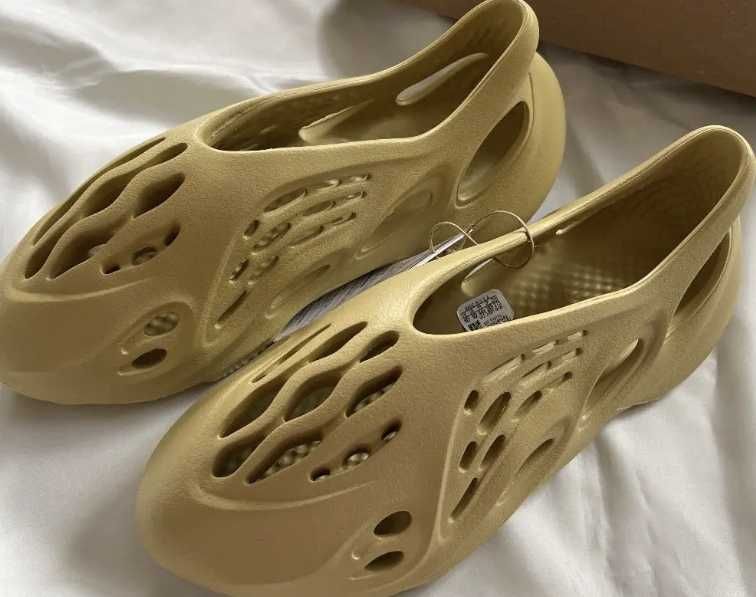 adidas YEEZY Foam Runner "Sulfur"