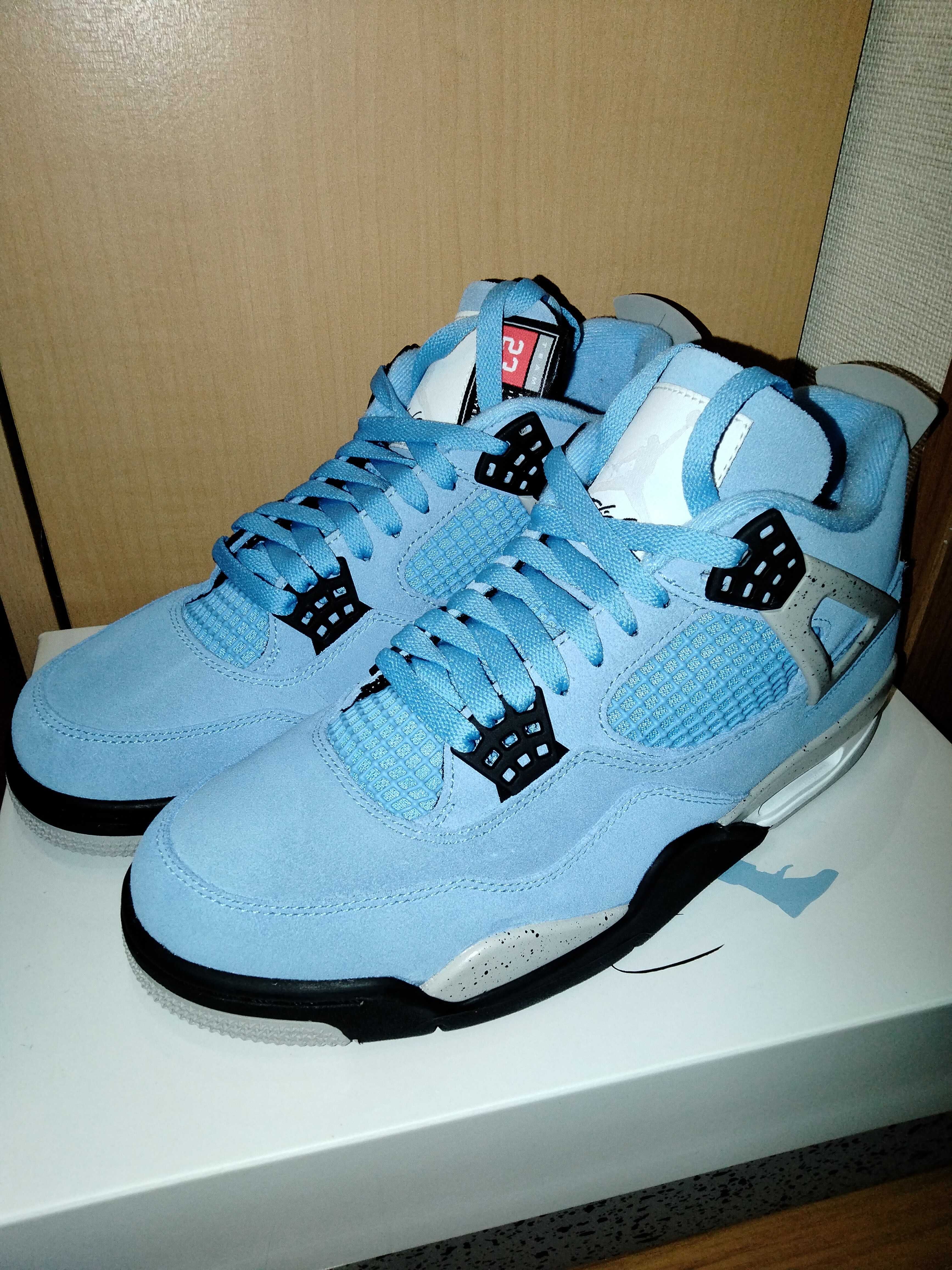 Nike Air Jordan 4 "University Blue"