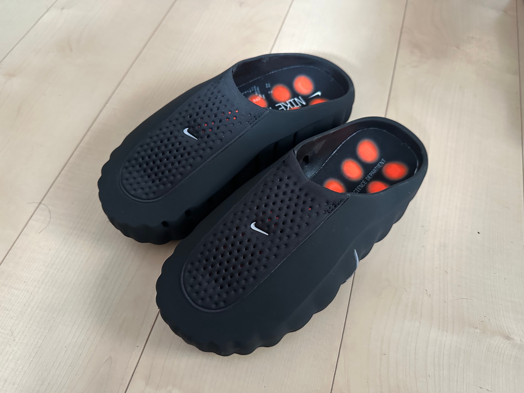 Nike Mind 001 Mules "Black/Hyper Crimson"