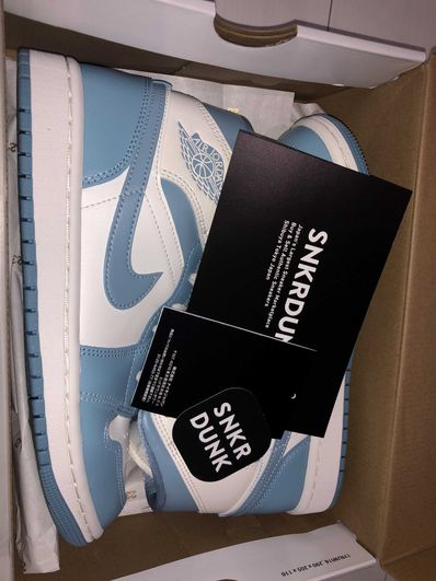 Nike Women's Air Jordan 1 Mid "University Blue"