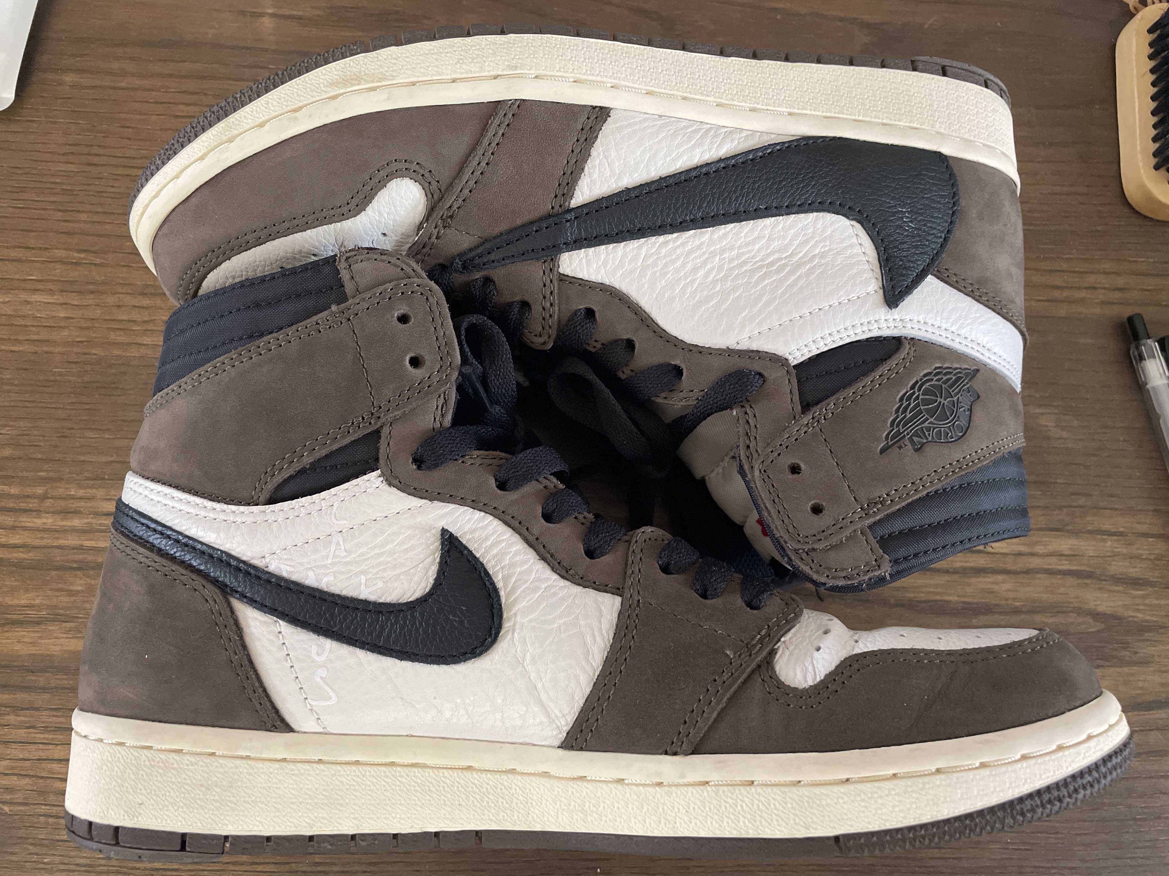 Travis Scott × Nike Air Jordan 1 Retro High OG TS SP "Sail/Dark Mocha"