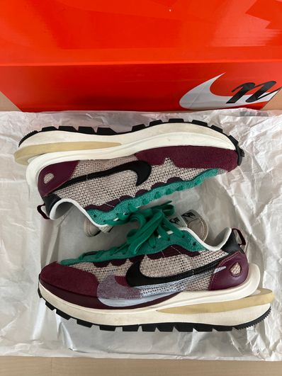 sacai × Nike Vapor Waffle "String/Red/Green"