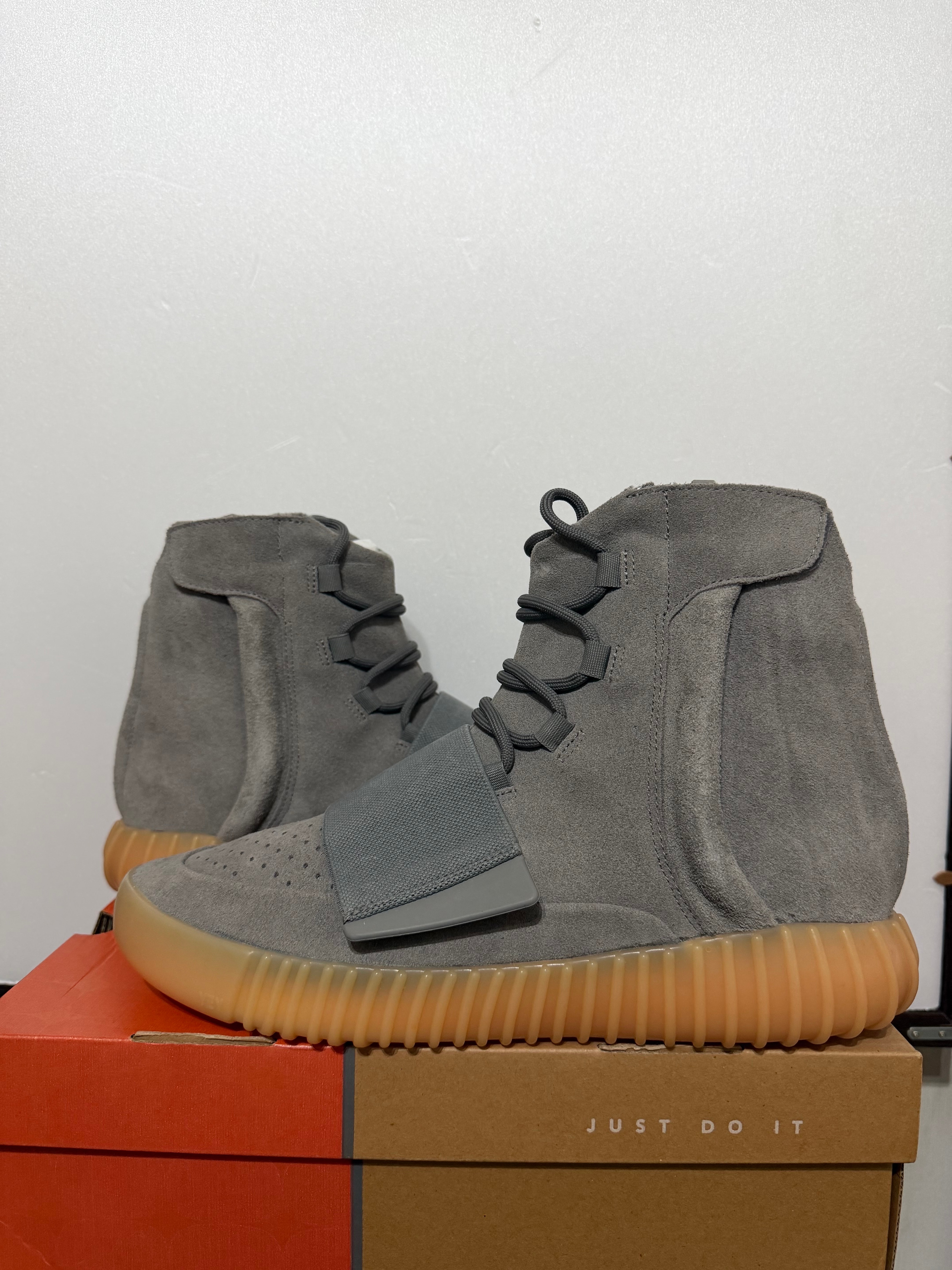 adidas Yeezy Boost 750 "Light Grey Glow In The Dark"