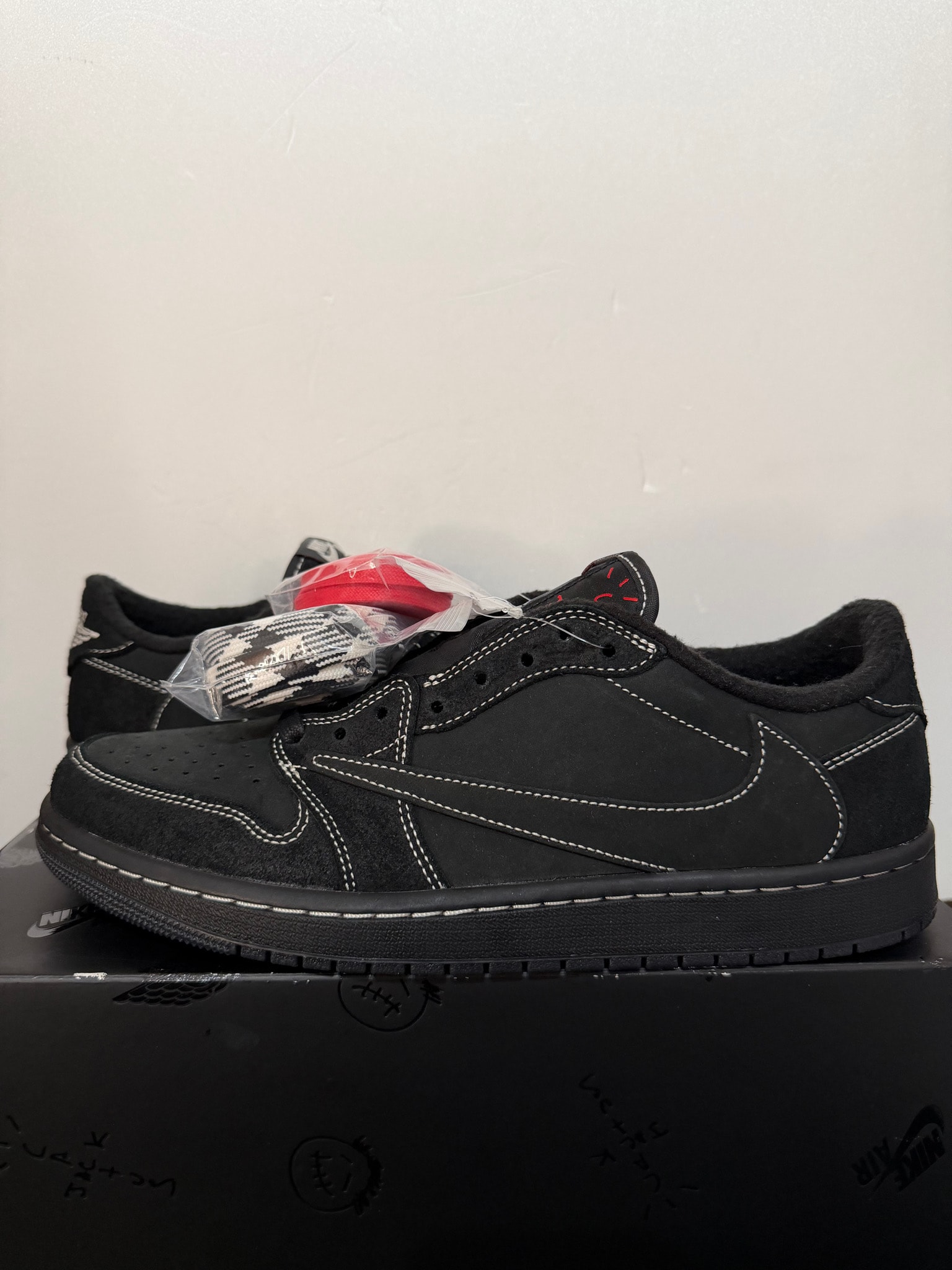 Travis Scott × Nike Air Jordan 1 Low OG SP "Black Phantom"