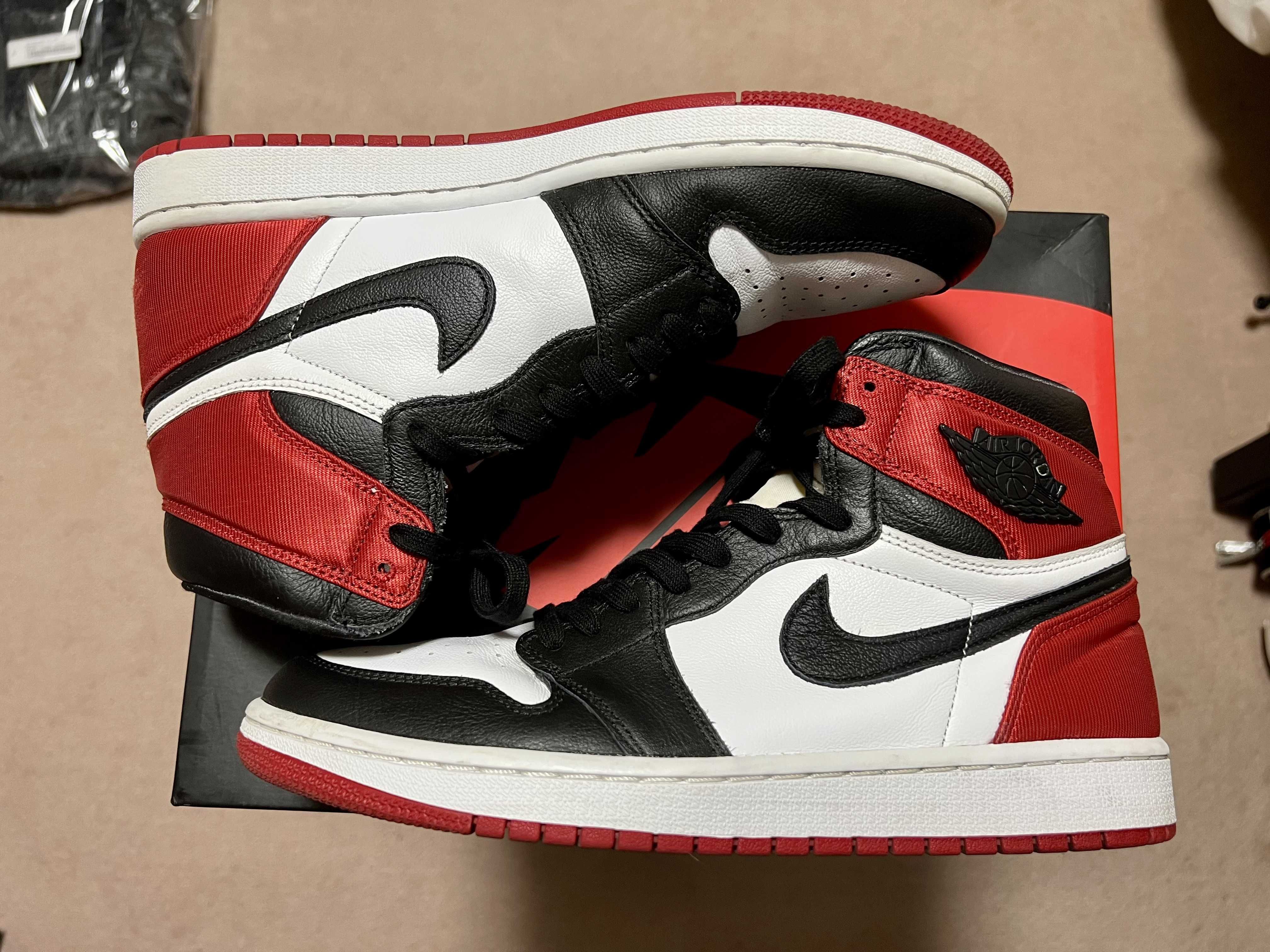 Nike Women's Air Jordan 1 Retro High "Satin Black Toe"