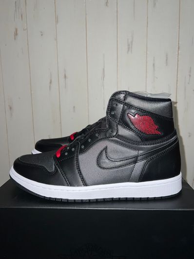 Nike Air Jordan 1 Retro High OG "Black/Metallic Silver/Gym Red"
