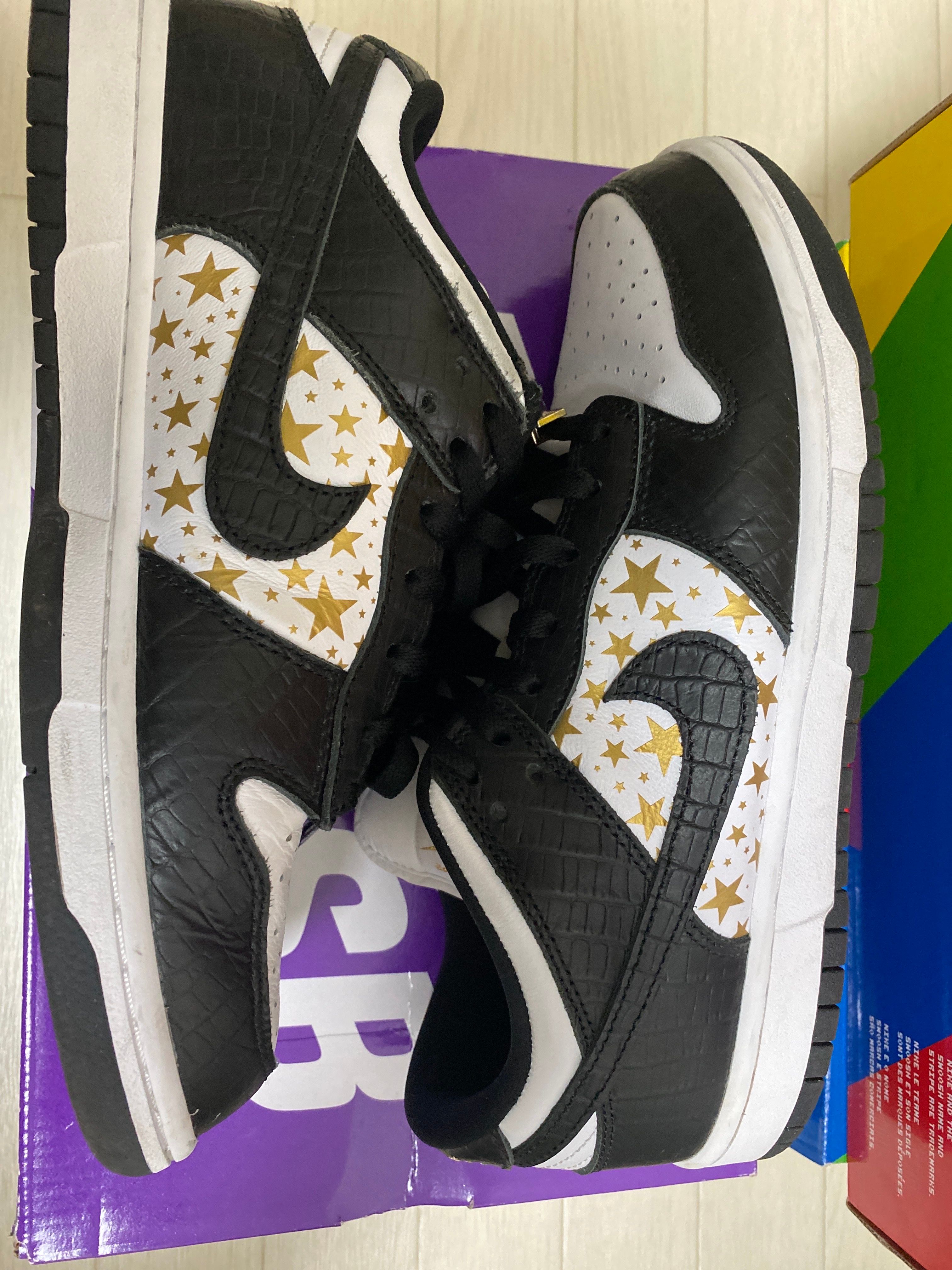 Supreme × Nike SB Dunk Low OG QS Gold Stars "White/Black"