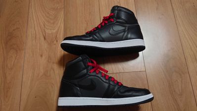Nike Air Jordan 1 Retro High OG "Black/Metallic Silver/Gym Red"