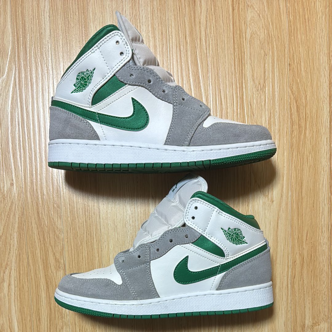 Nike GS Air Jordan 1 Mid SE 