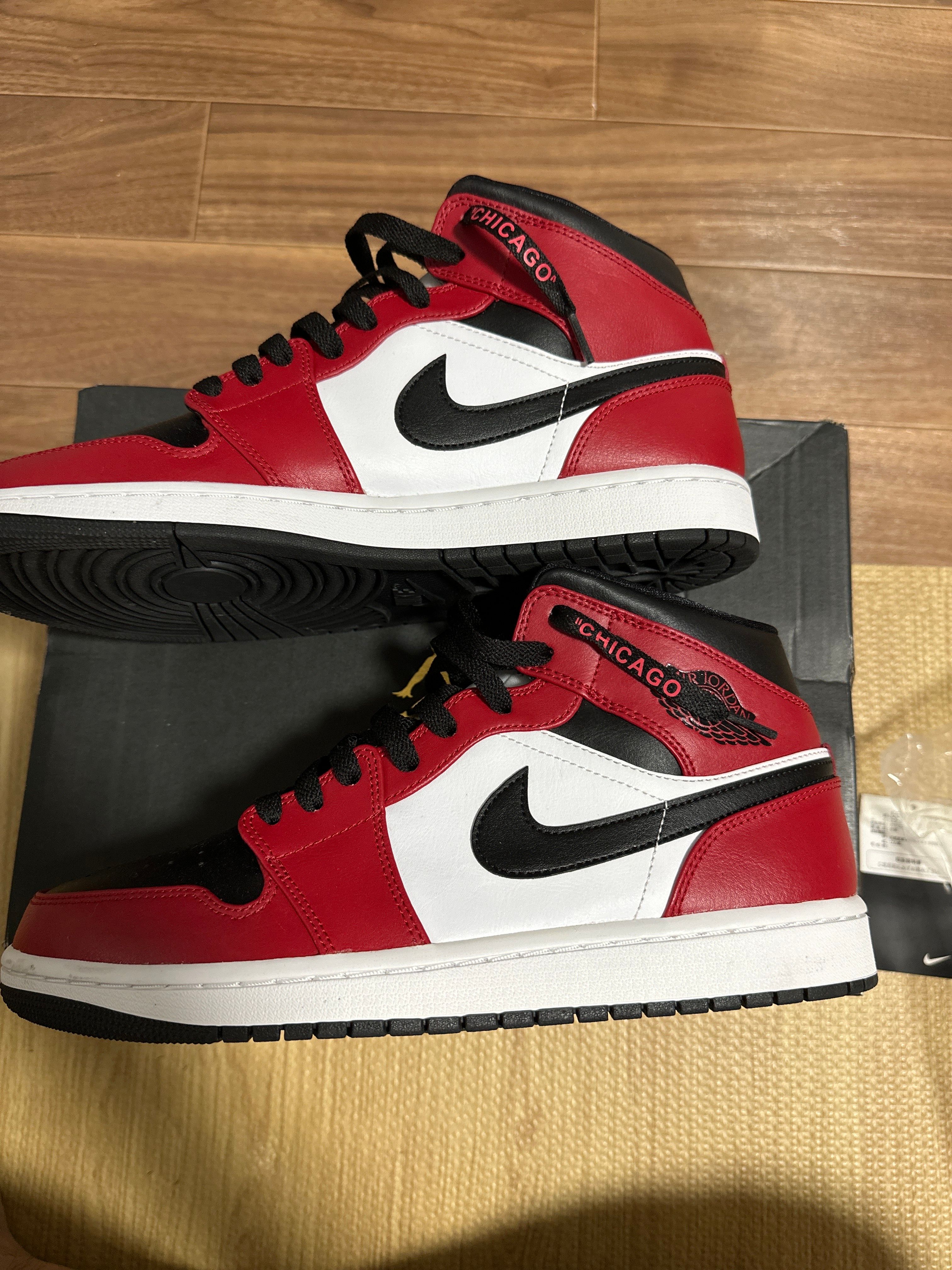 Nike Air Jordan 1 Mid "Chicago Black Toe"