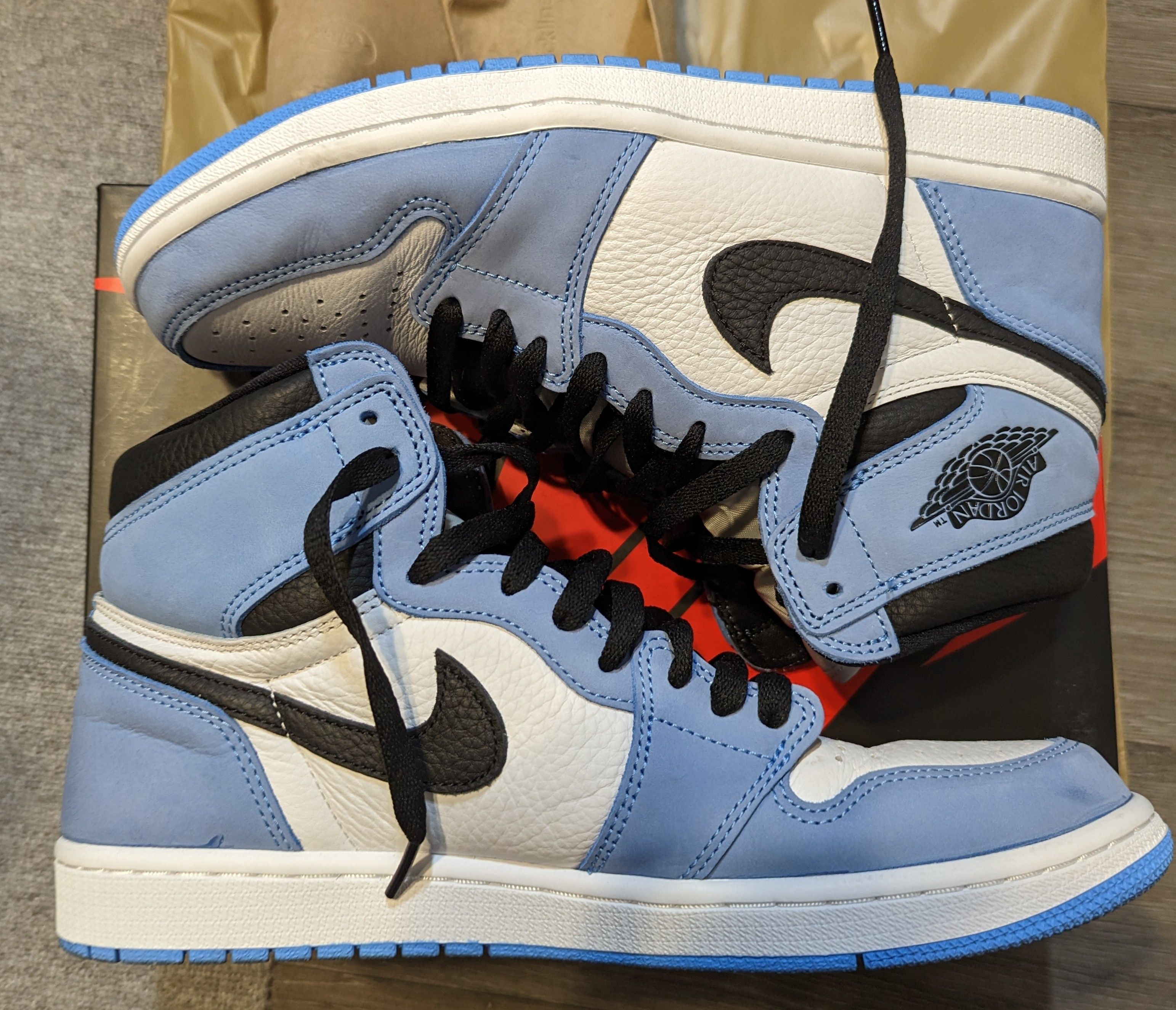 Nike Air Jordan 1 High OG "University Blue"