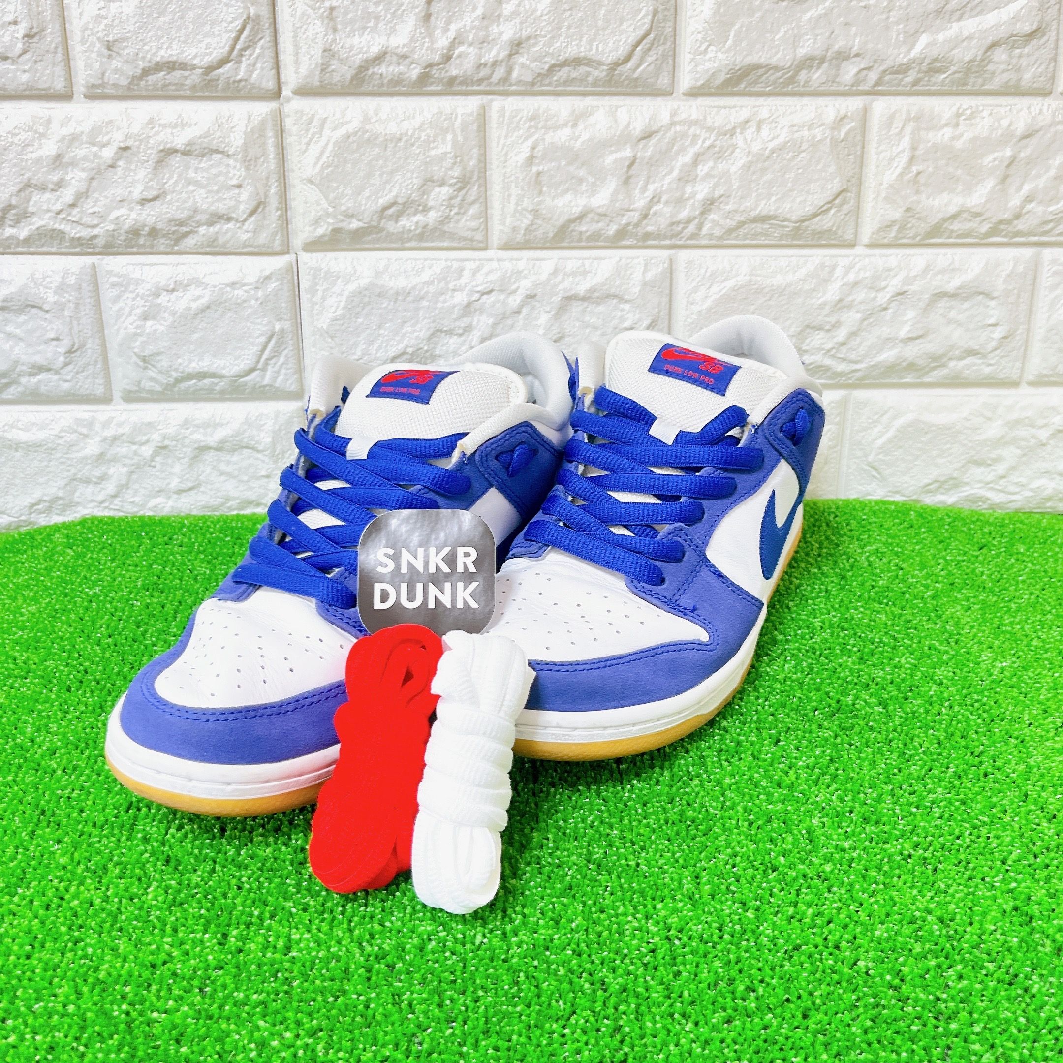 Nike SB Dunk Low "Los Angeles Dodgers/Deep Royal Blue"