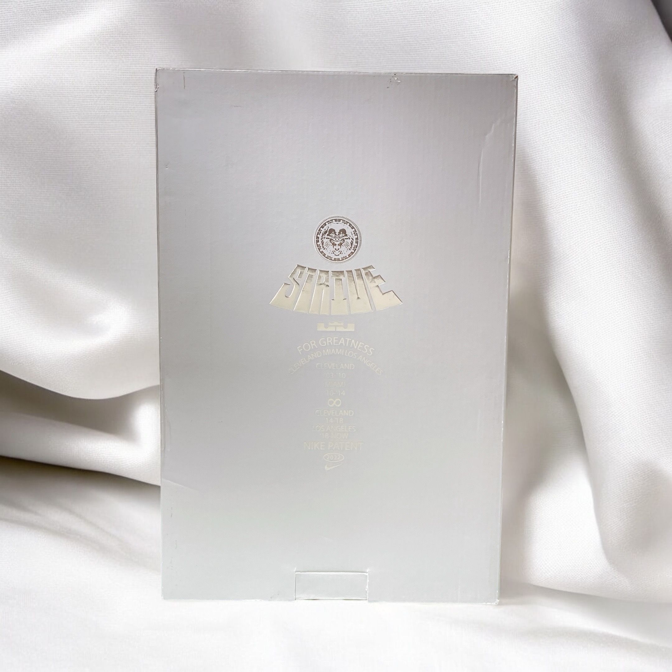 Nike LeBron 20 "Black/University Red"