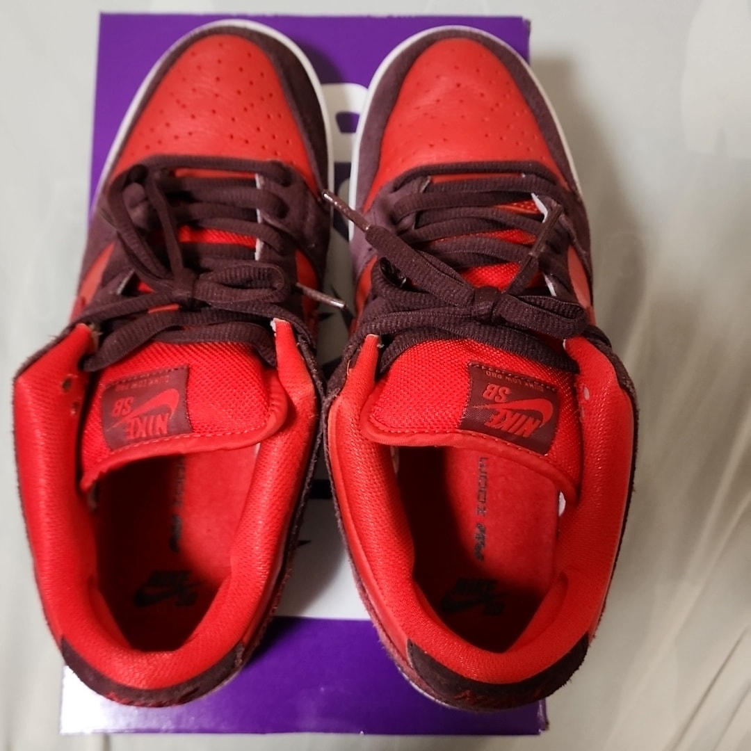 Nike SB Dunk Low "Cherry"