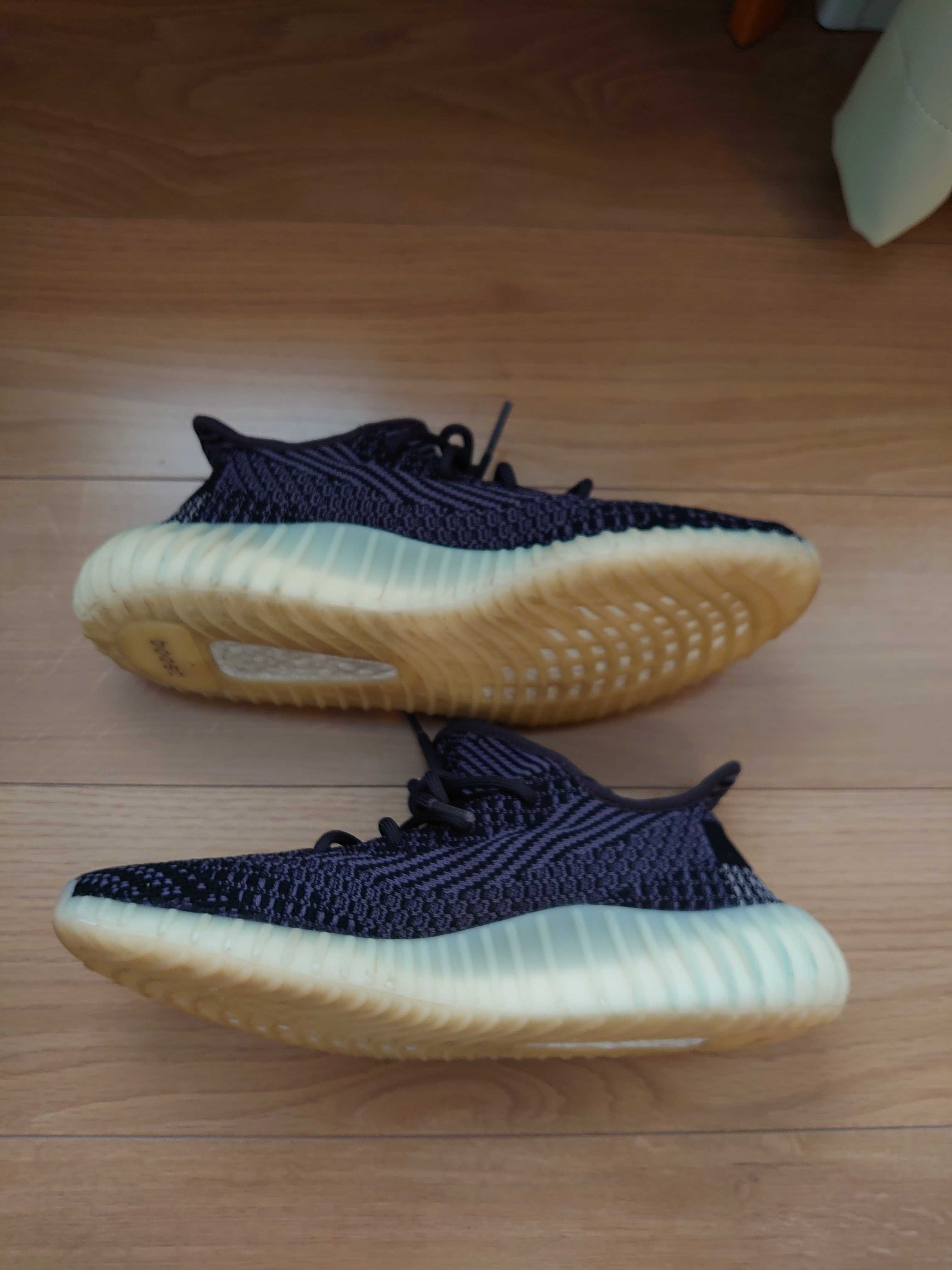 adidas YEEZY Boost 350V2 "Carbon"