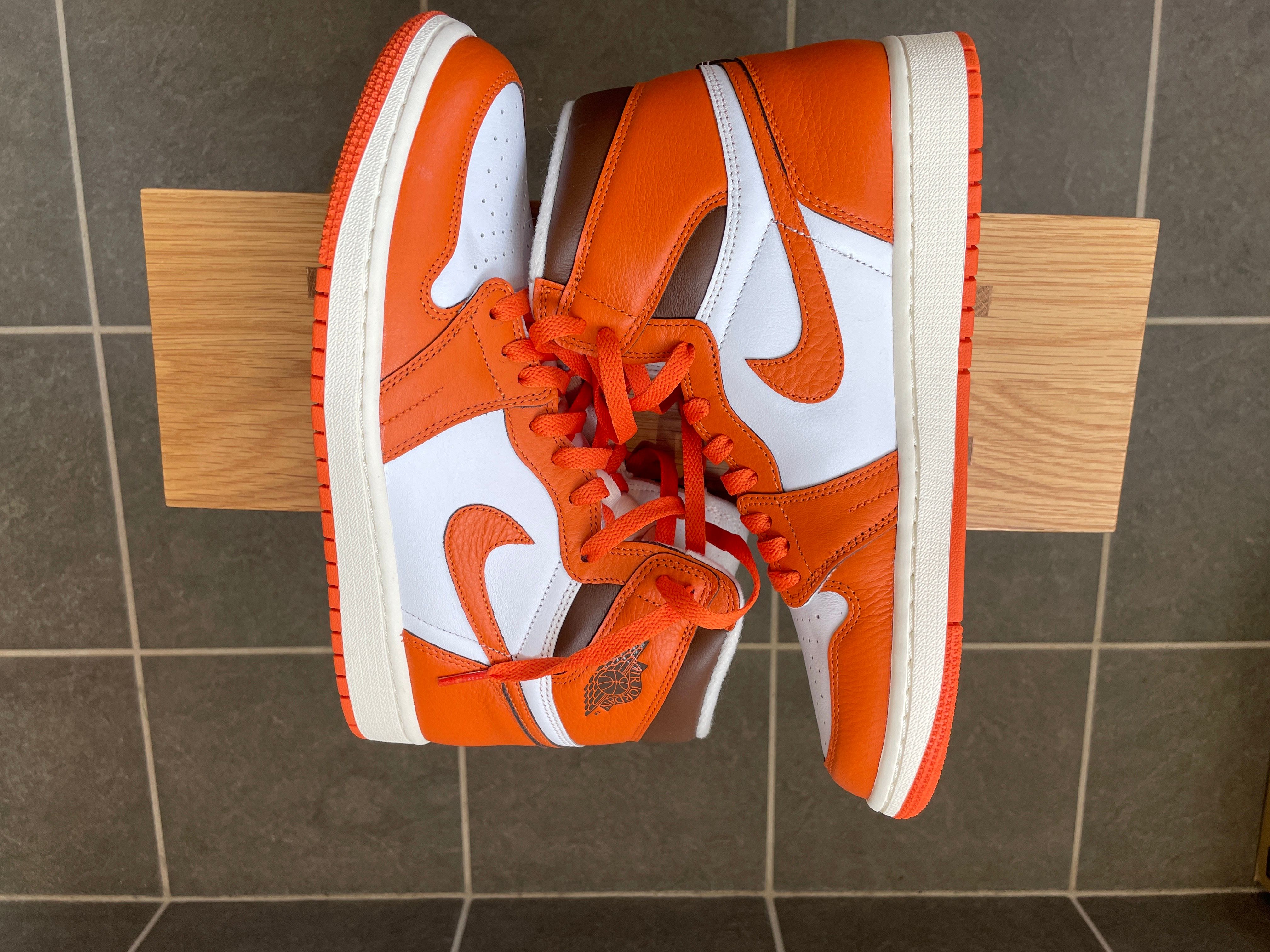 Nike Women's Air Jordan 1 High OG "Starfish"