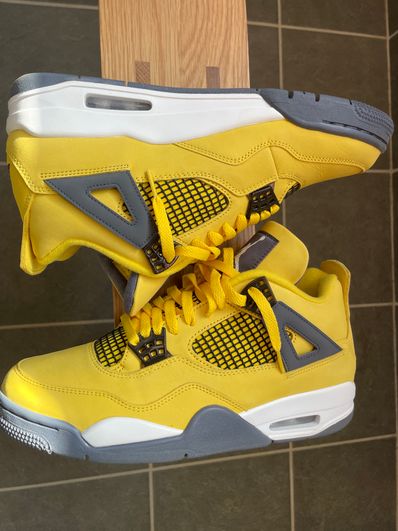 Nike Air Jordan 4 "Tour Yellow"