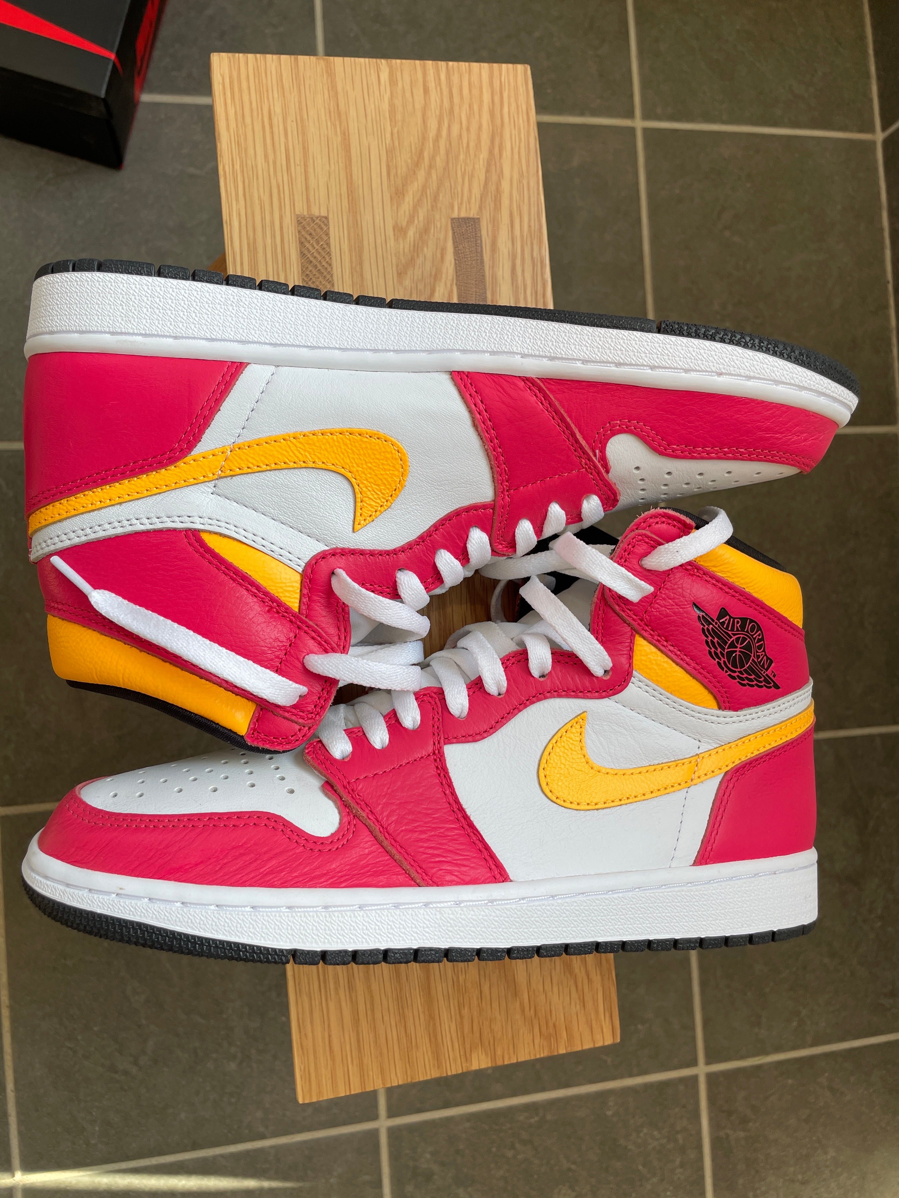 Nike Air Jordan 1 High OG "Light Fusion Red"