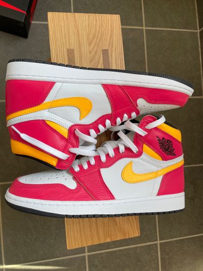 Nike Air Jordan 1 High OG "Light Fusion Red"