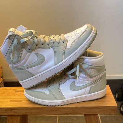 Nike Women's Air Jordan 1 High OG "Seafoam"