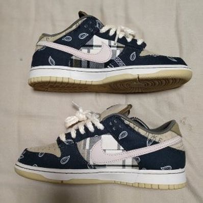 Travis Scott × Nike SB Dunk Low "Black/Parachute Beige"