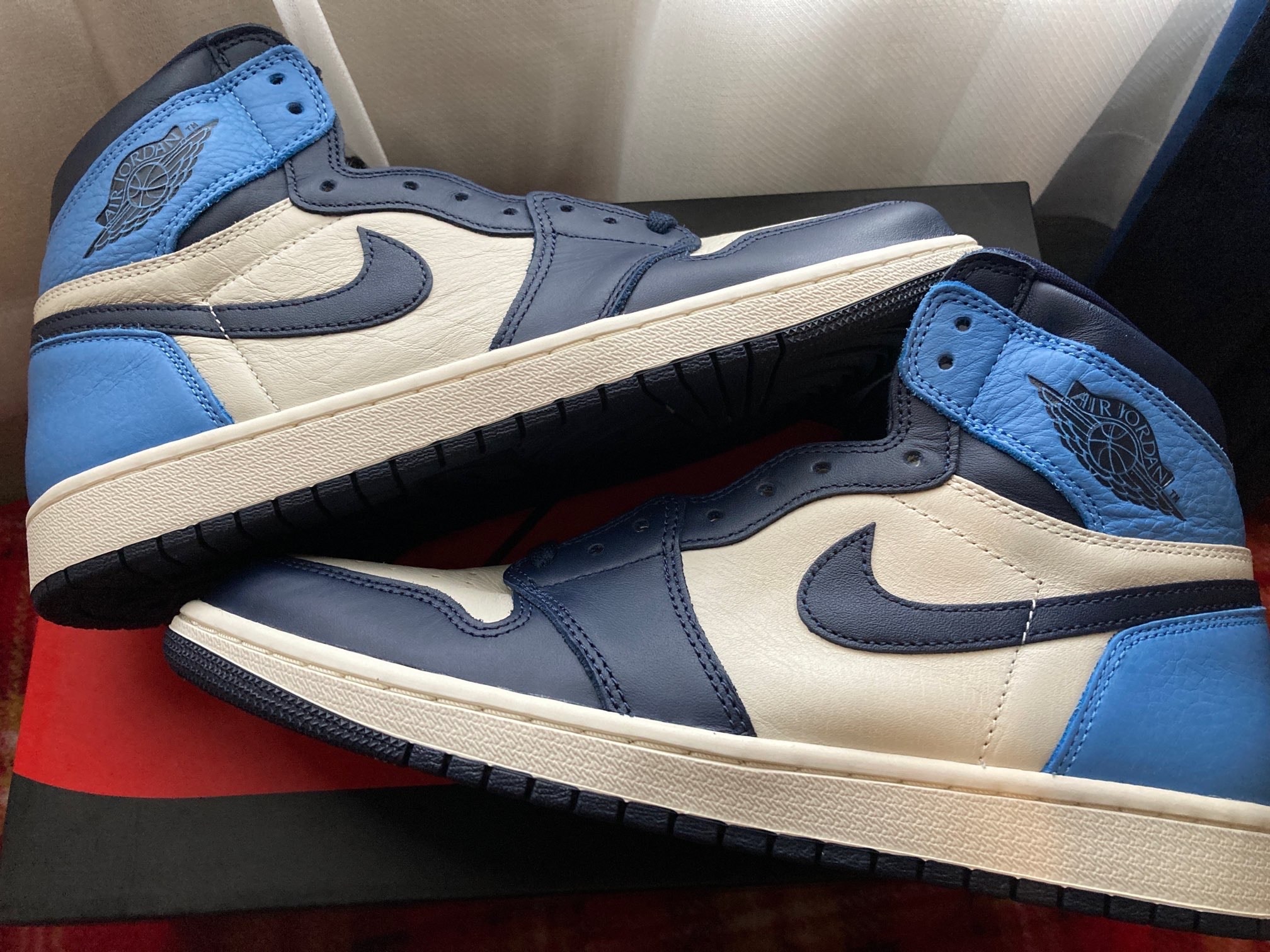 Nike Air Jordan 1 Retro High OG "Obsidian/University Blue"