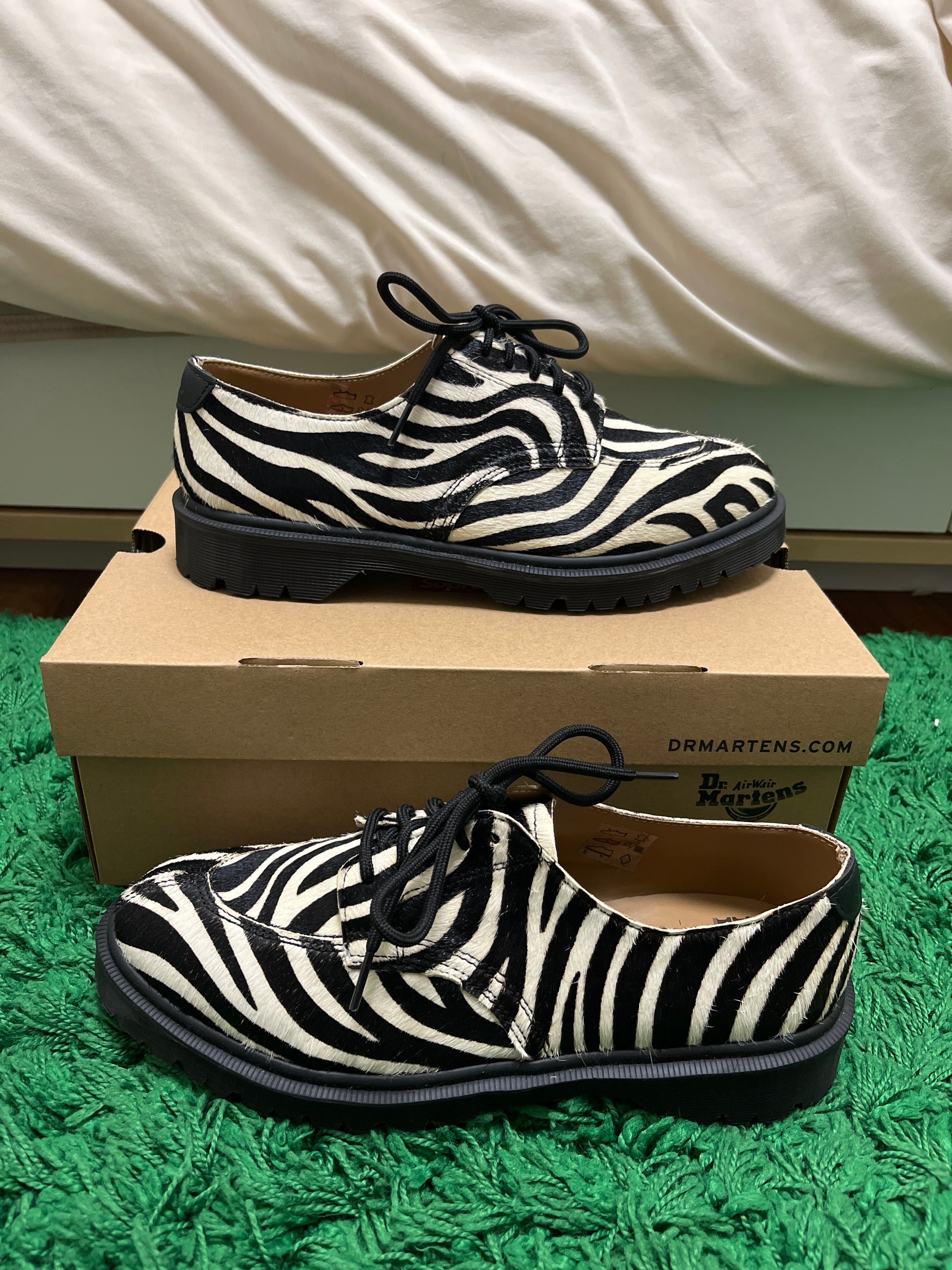 SUPREME × Dr.Martens SPLIT TOE 5-EYE SHOE "ZEBRA"