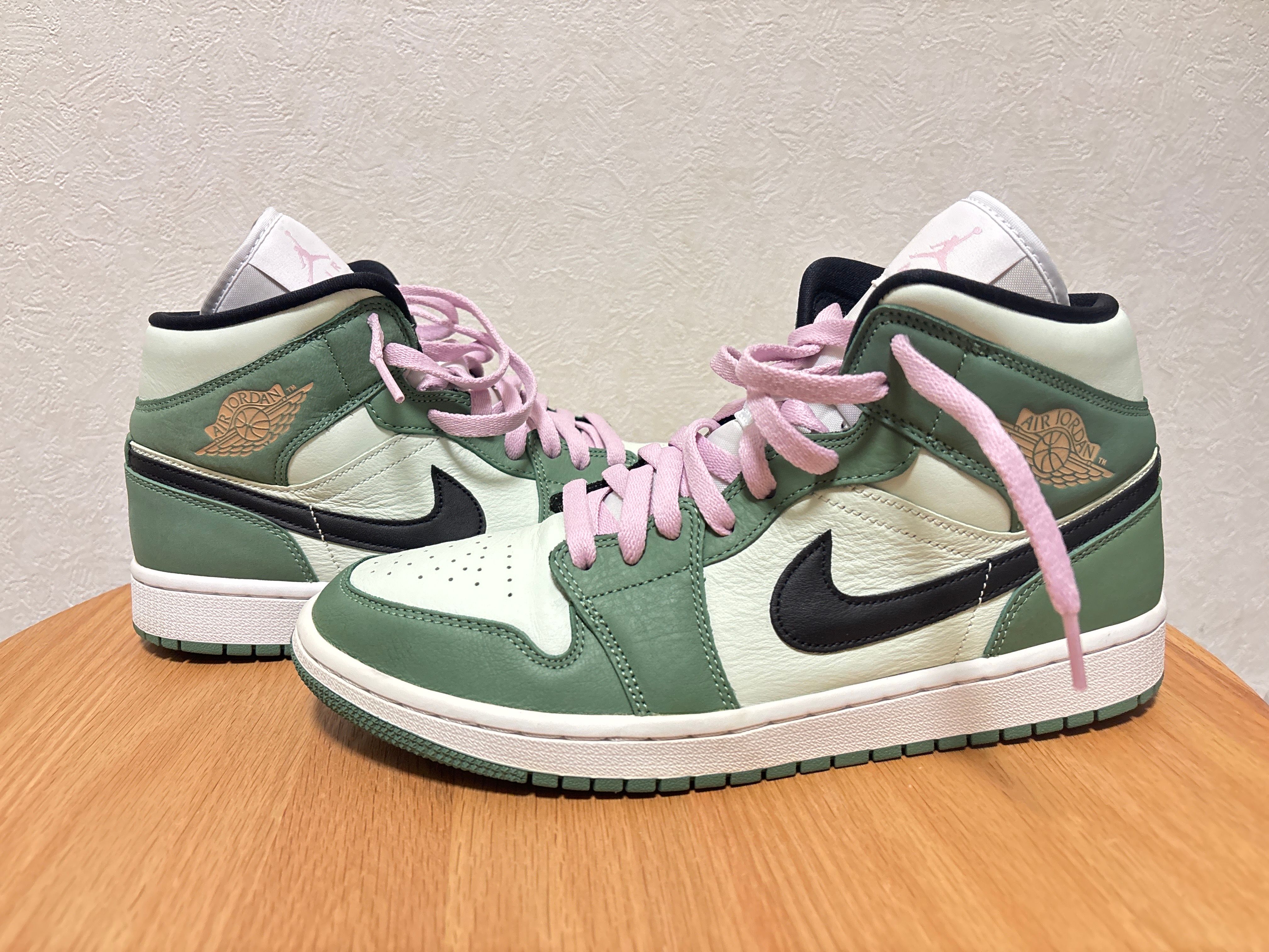 NIKE Women's AIR JORDAN 1 MID SE "DUTCH GREEN"