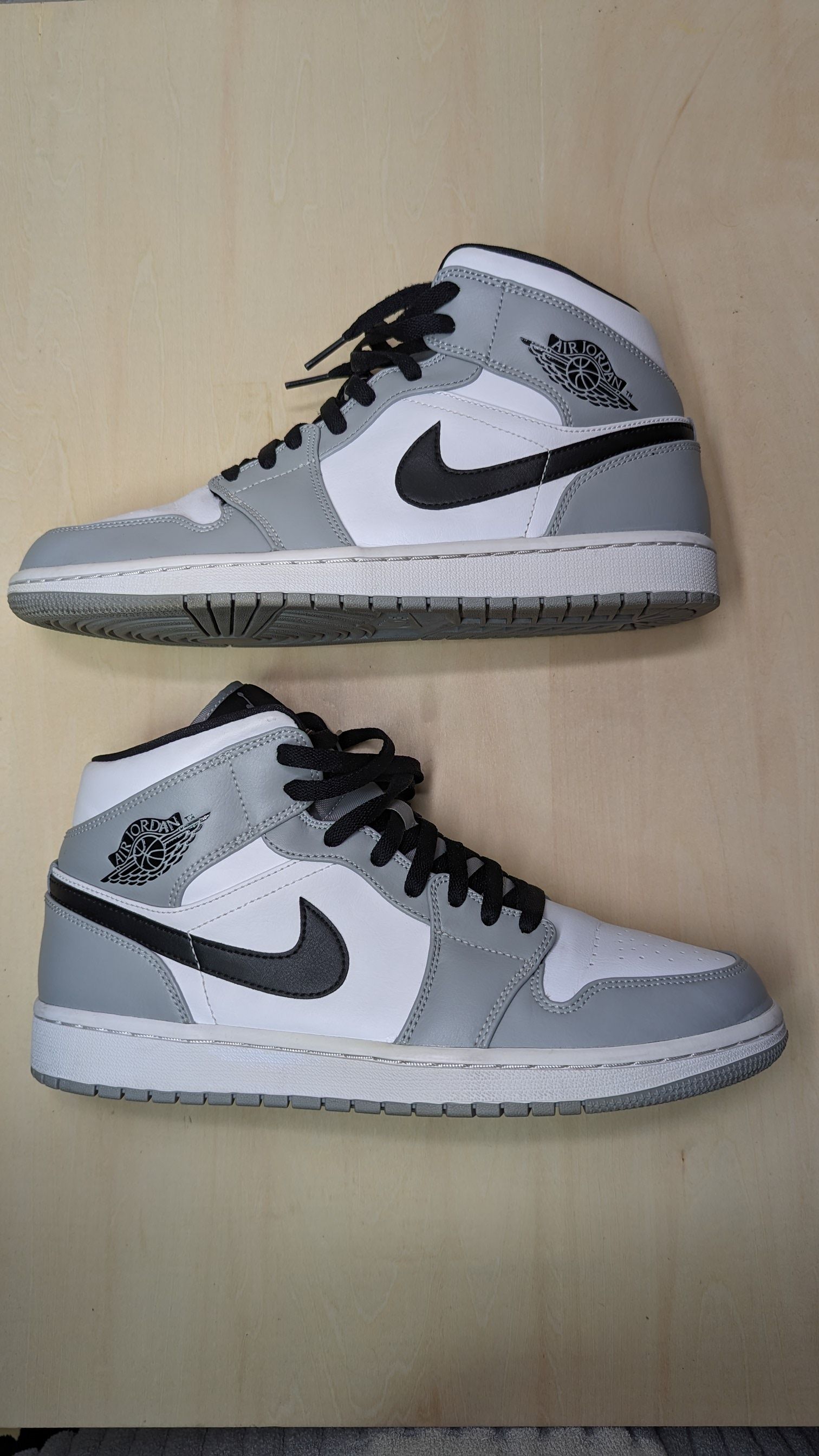 Nike Air Jordan 1 Mid "Light Smoke Grey/White/Black"
