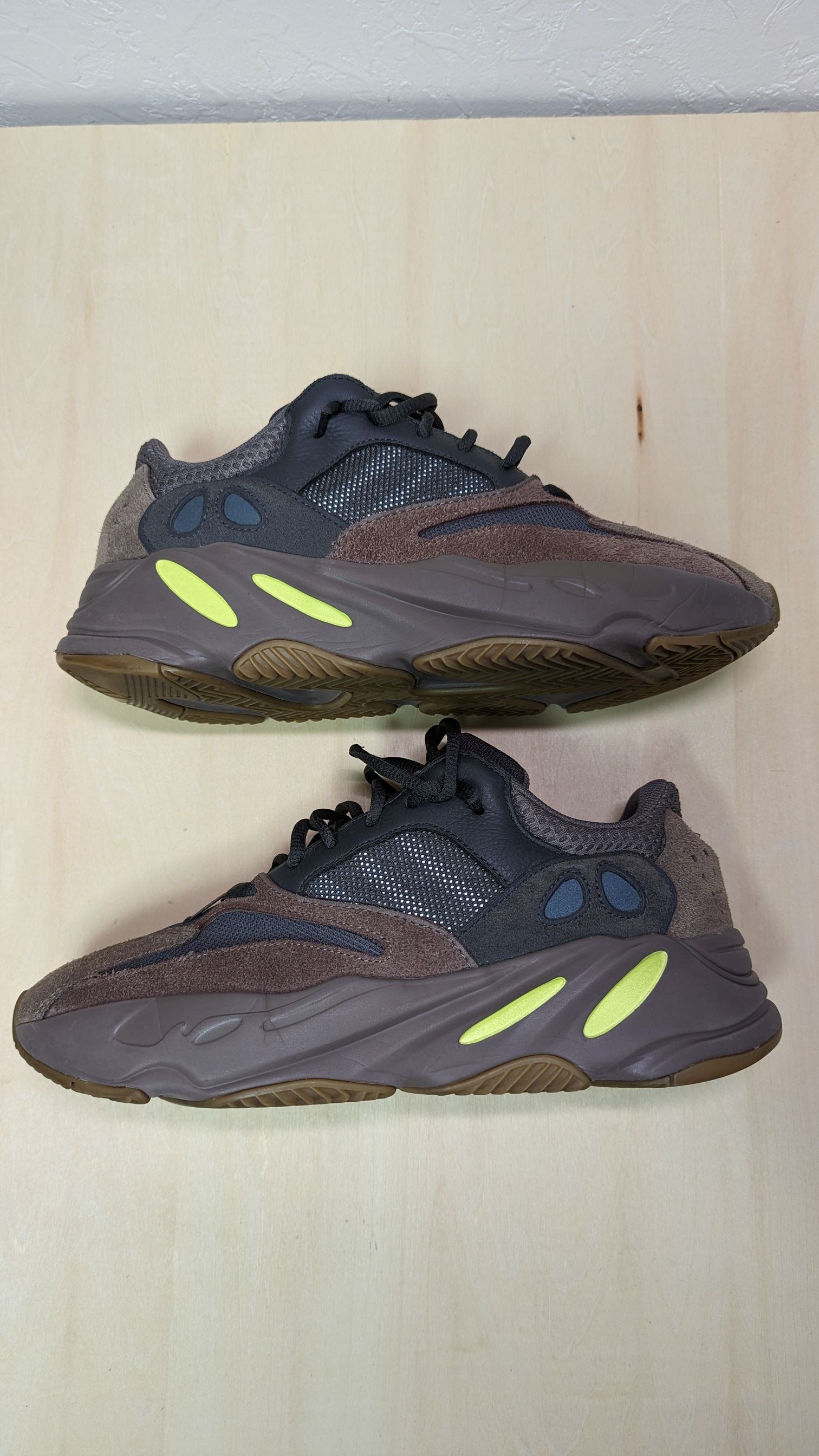 YEEZY BOOST 700 WAVE RUNNER DARK GREY