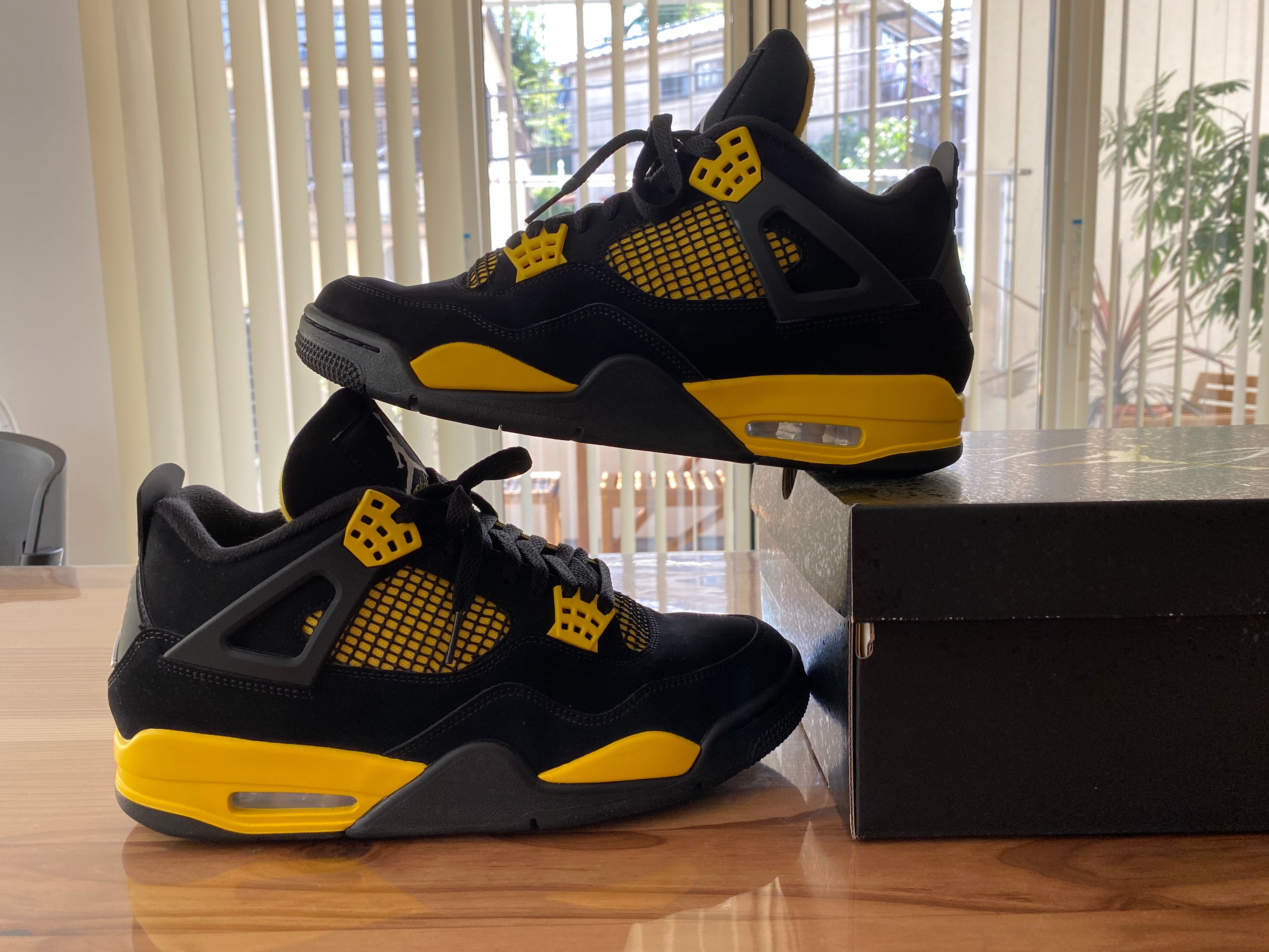 Nike Air Jordan 4 Retro "Thunder"(2023)