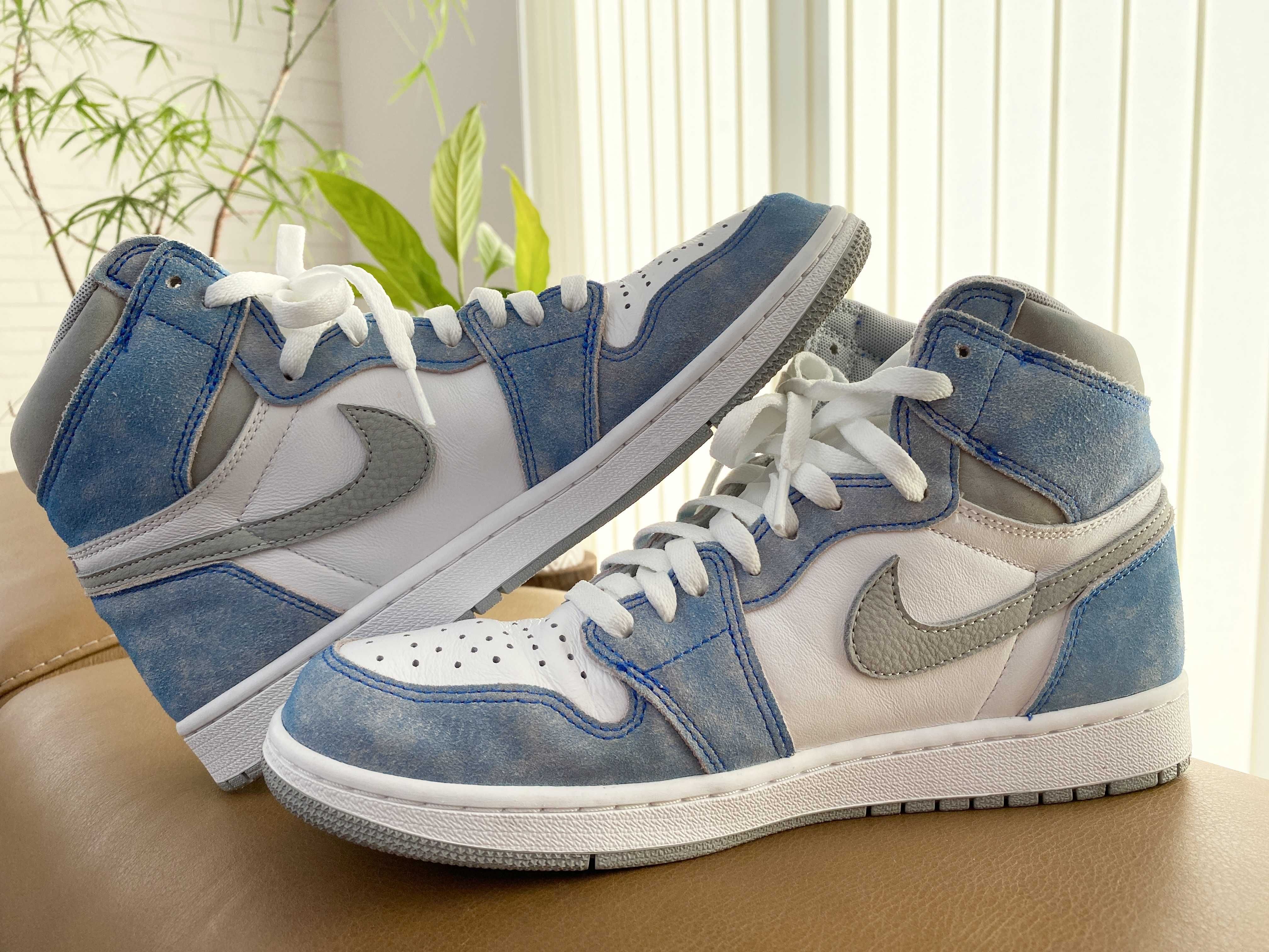 Nike Air Jordan 1 High OG "Hyper Royal"