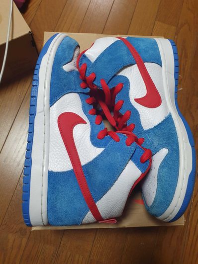 Nike SB Dunk High "Doraemon"