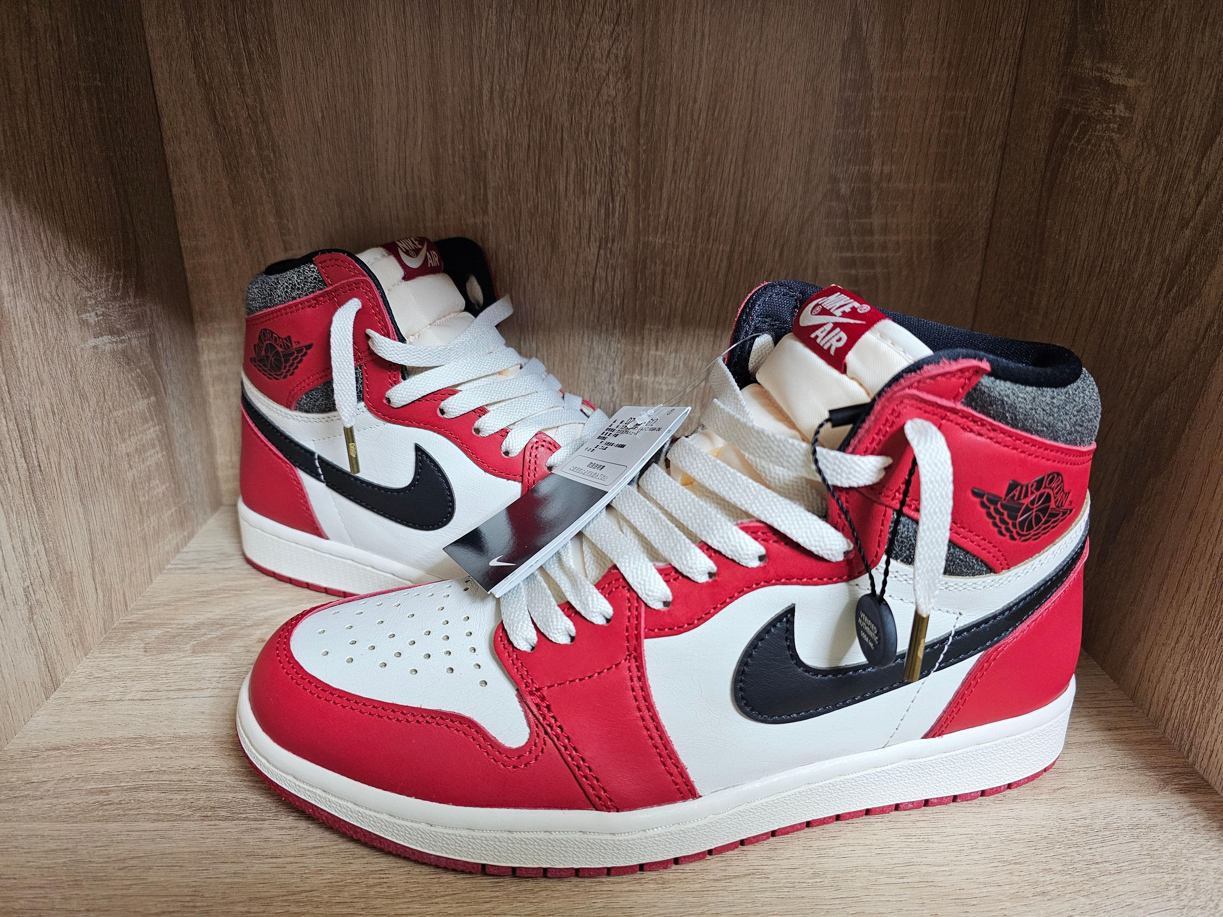 Nike Air Jordan 1 High OG "Lost & Found/Chicago"
