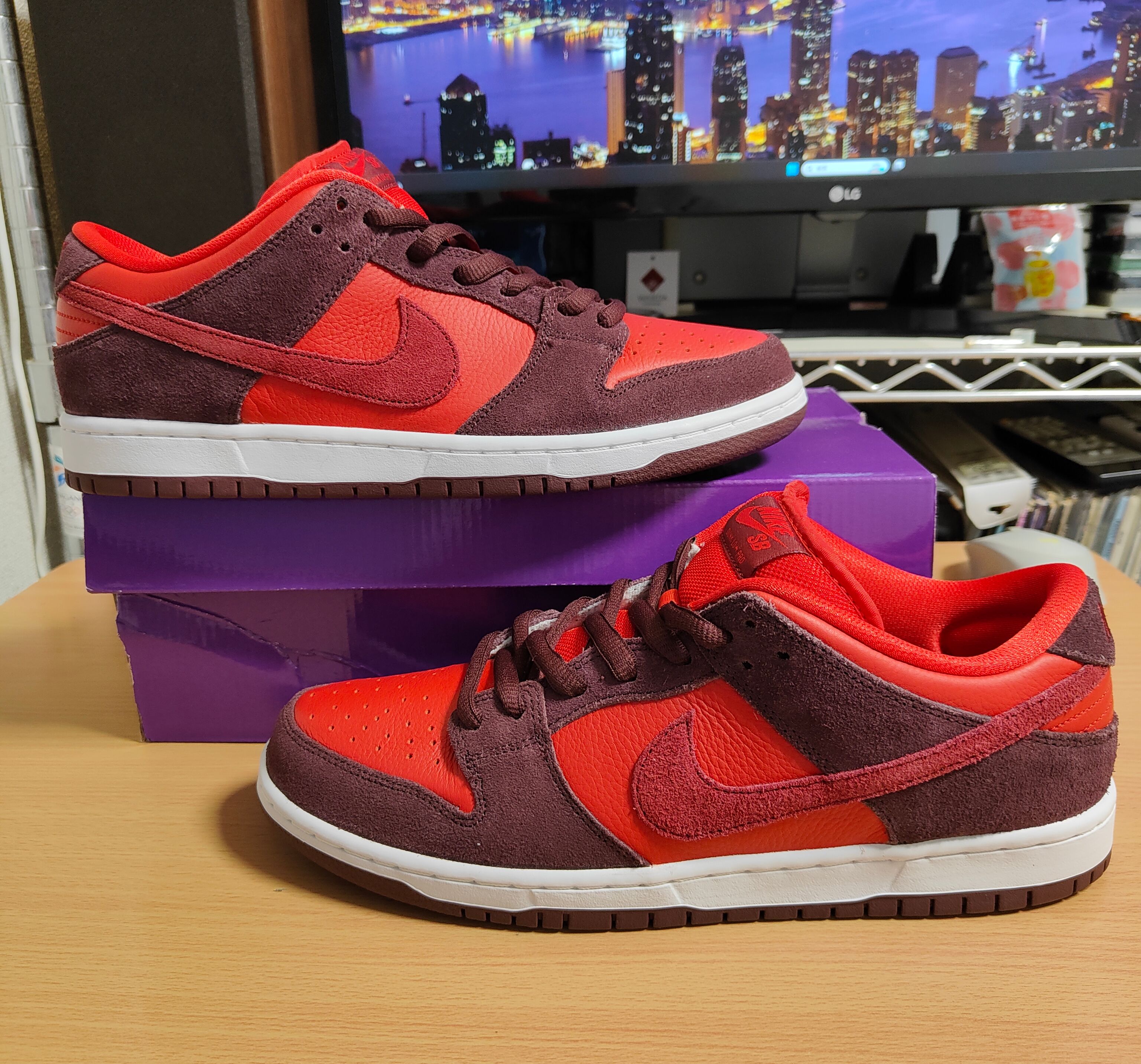 Nike SB Dunk Low "Cherry"
