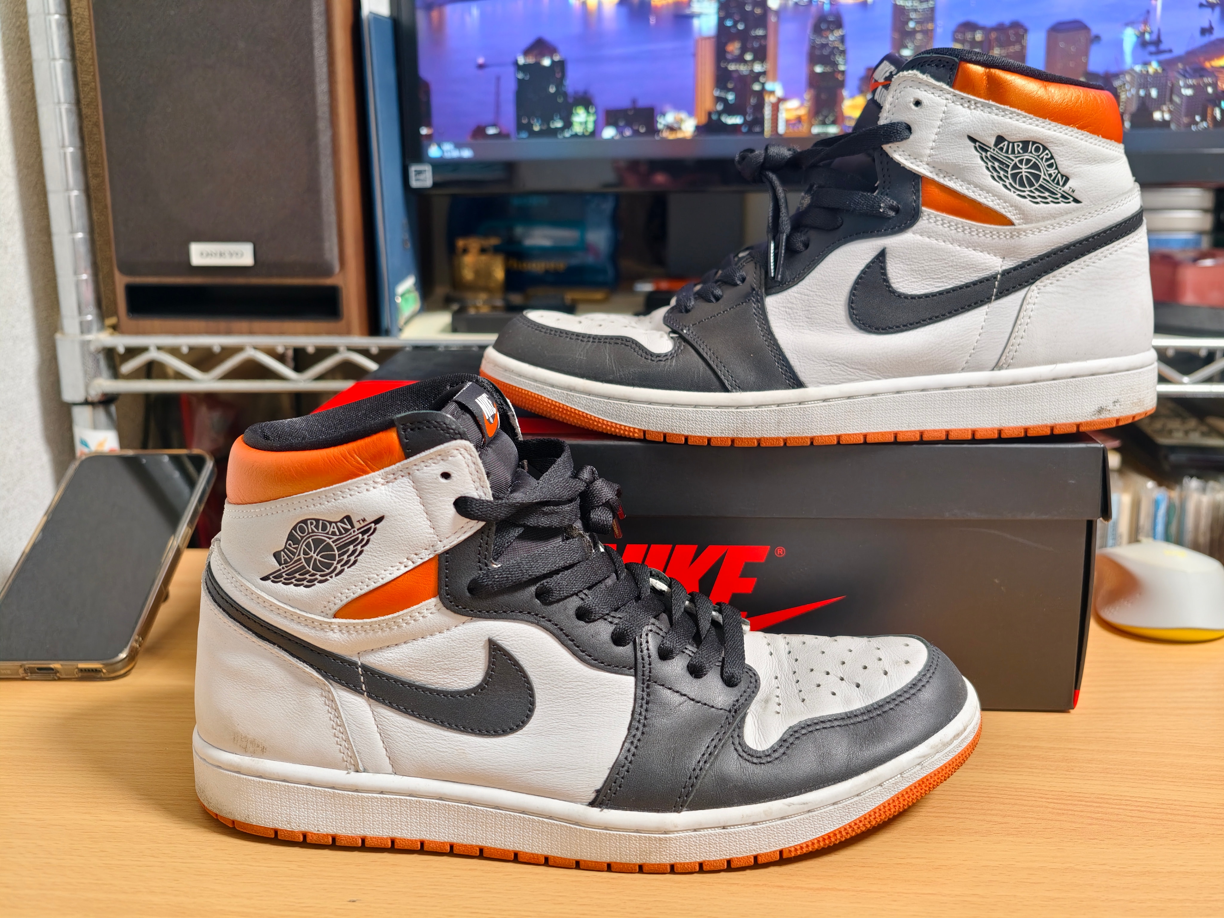 Nike Air Jordan 1 Retro High OG "Electro Orange"