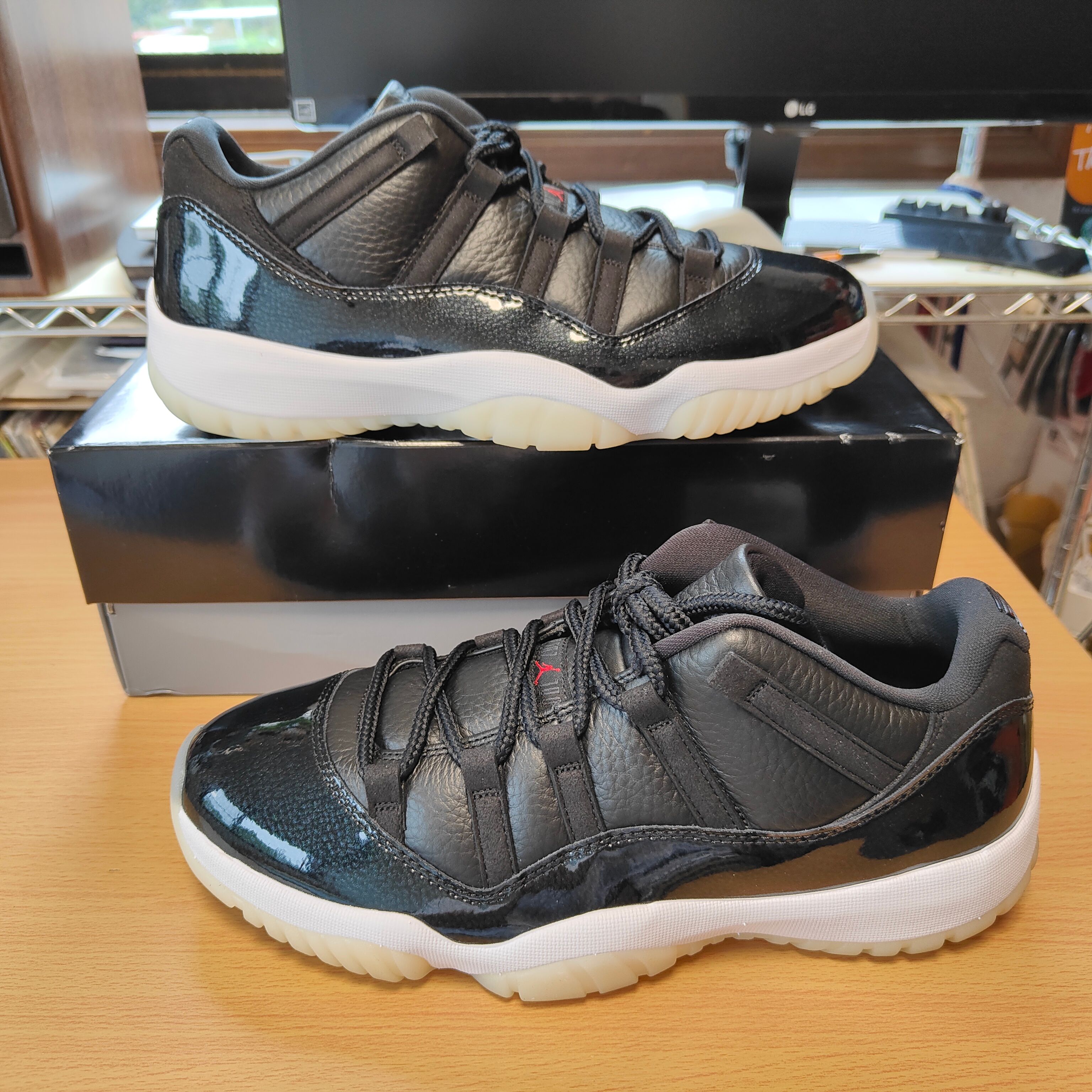 Nike Air Jordan 11 Low "72-10"