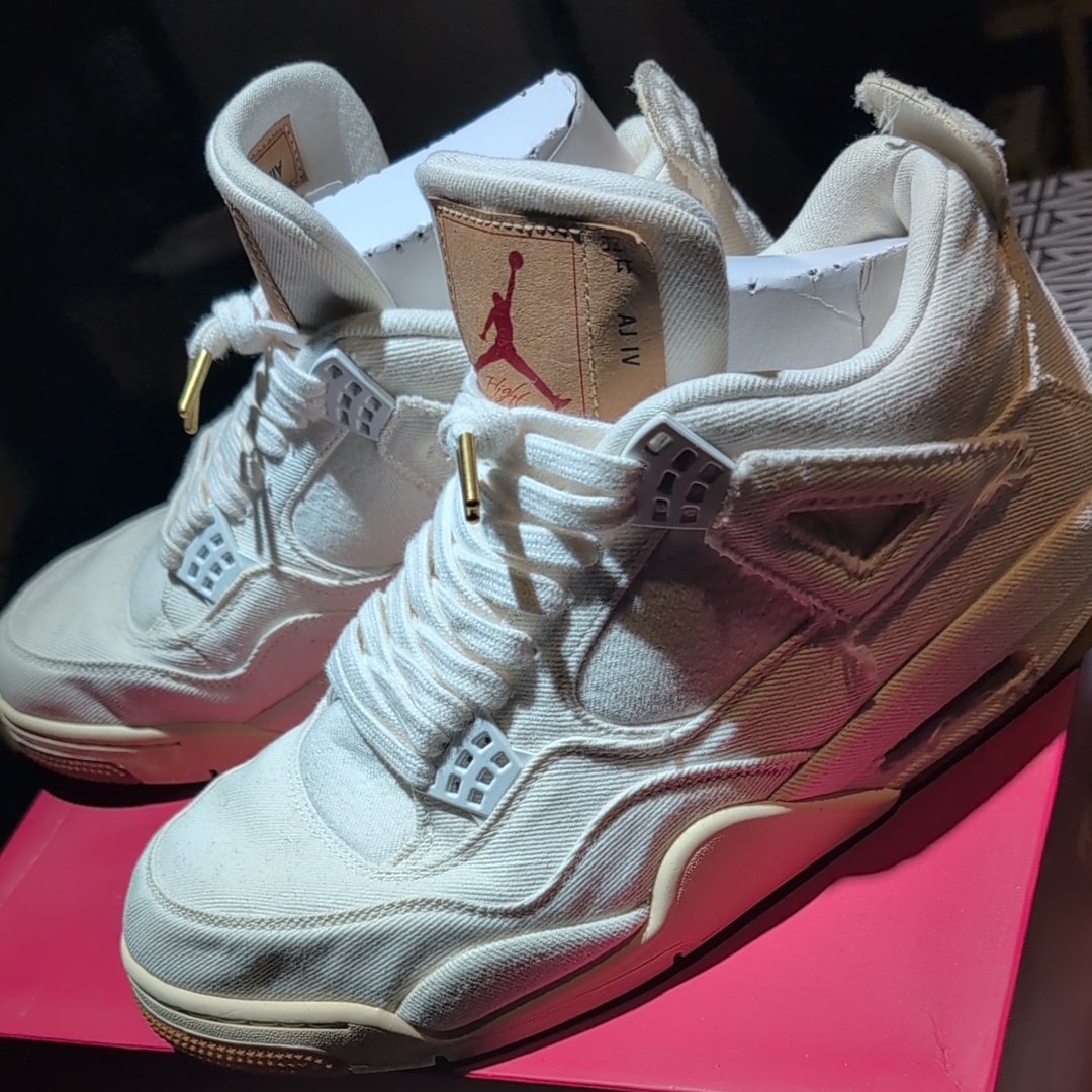 LEVI'S × Nike Air Jordan 4 "White Denim" (LEVI'S Tab)