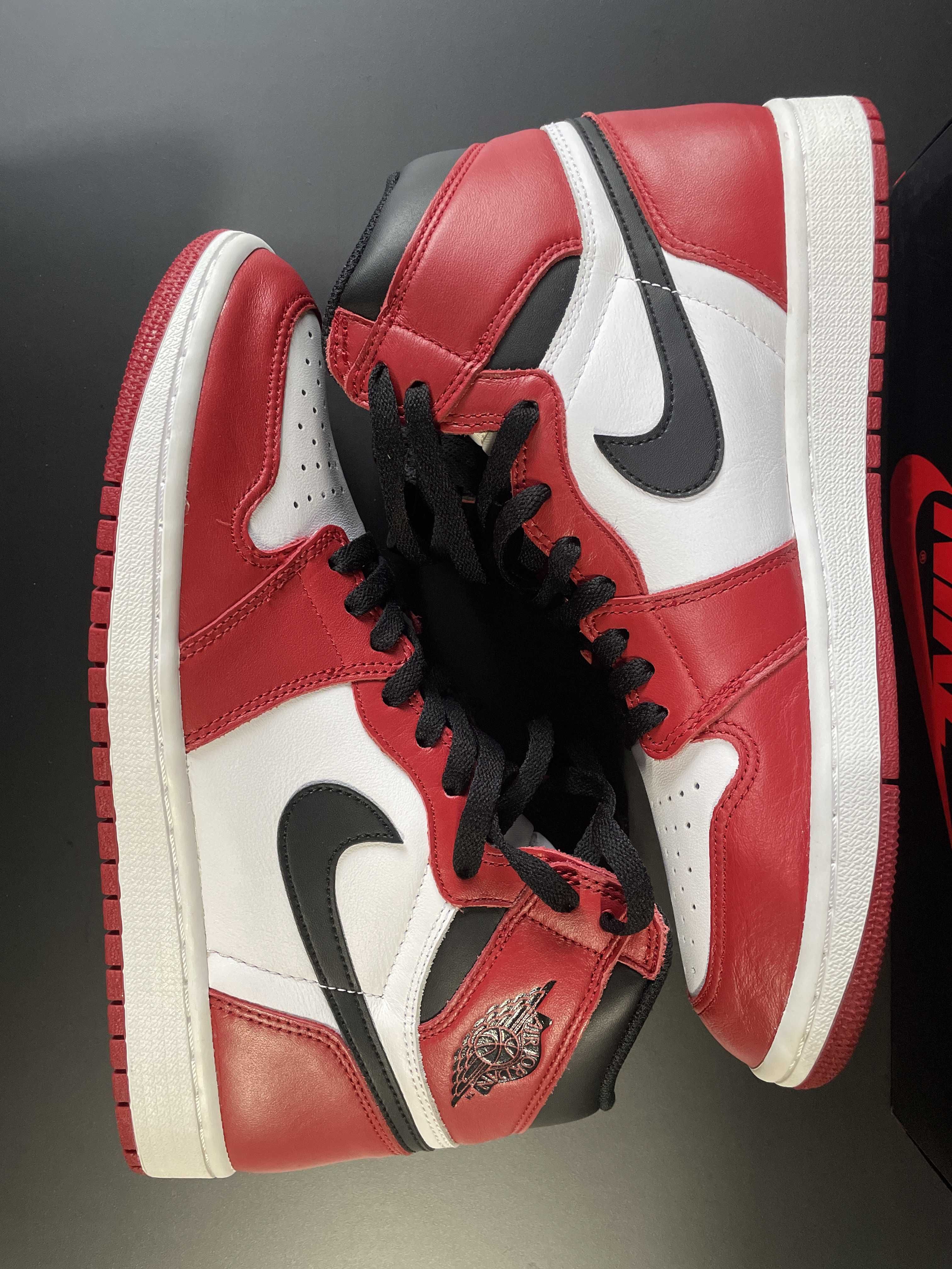 Nike Air Jordan 1 Retro High "Chicago" (2015)