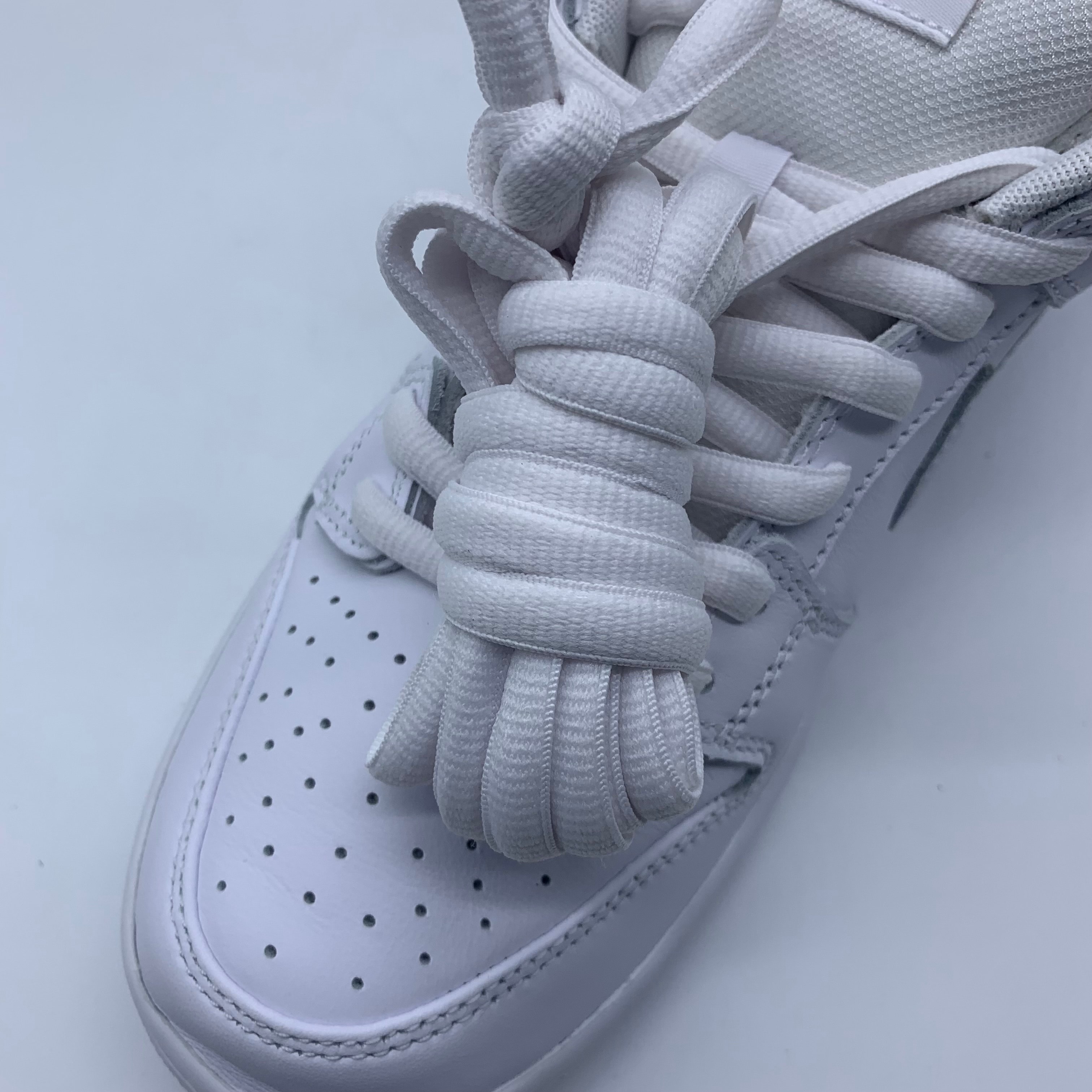 Nike SB Dunk Low Pro ISO "Triple White"