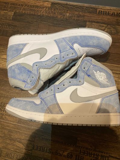 Nike Air Jordan 1 High OG "Hyper Royal"