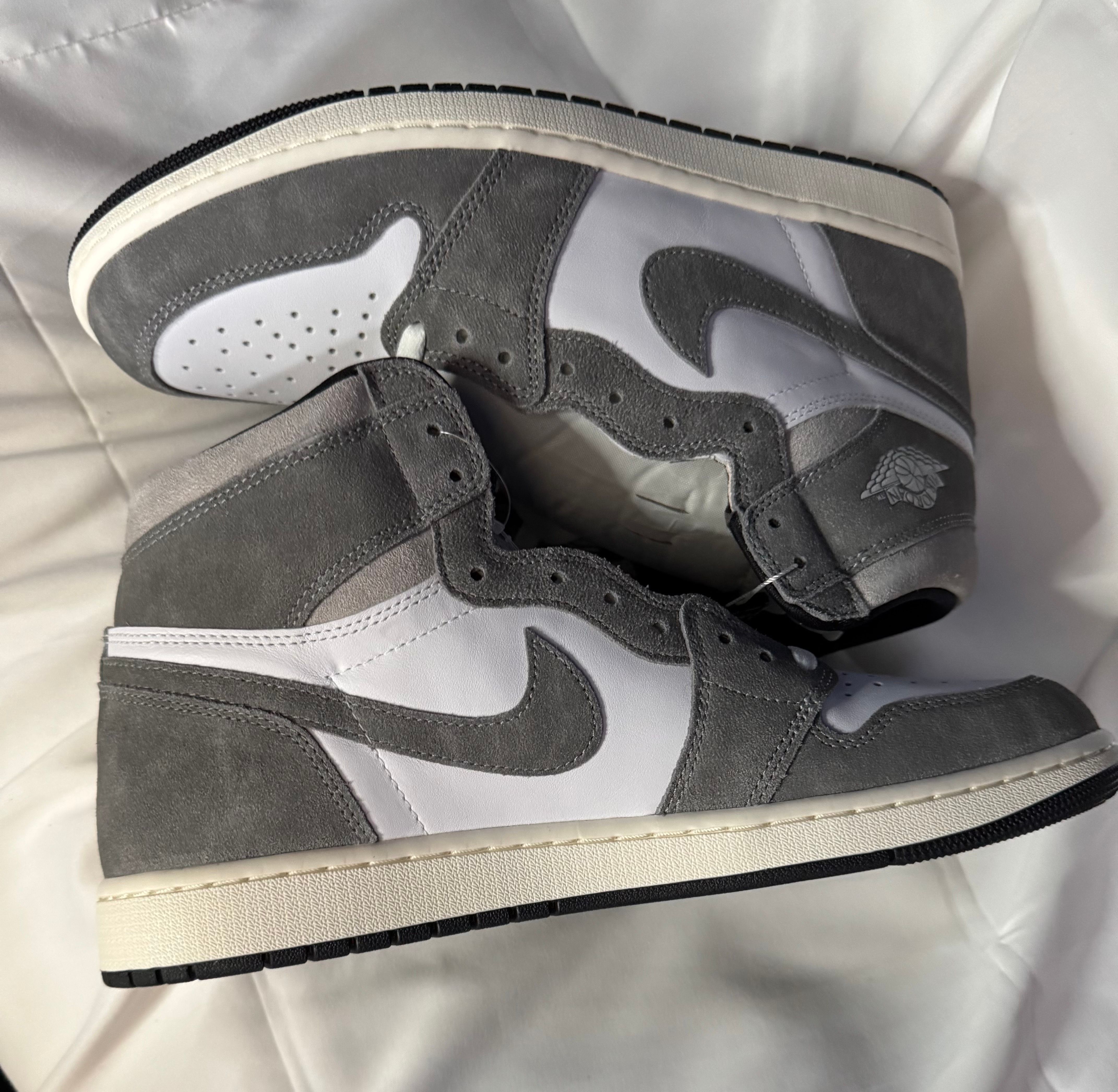 Nike Air Jordan 1 Retro High OG "Black and Smoke Grey"