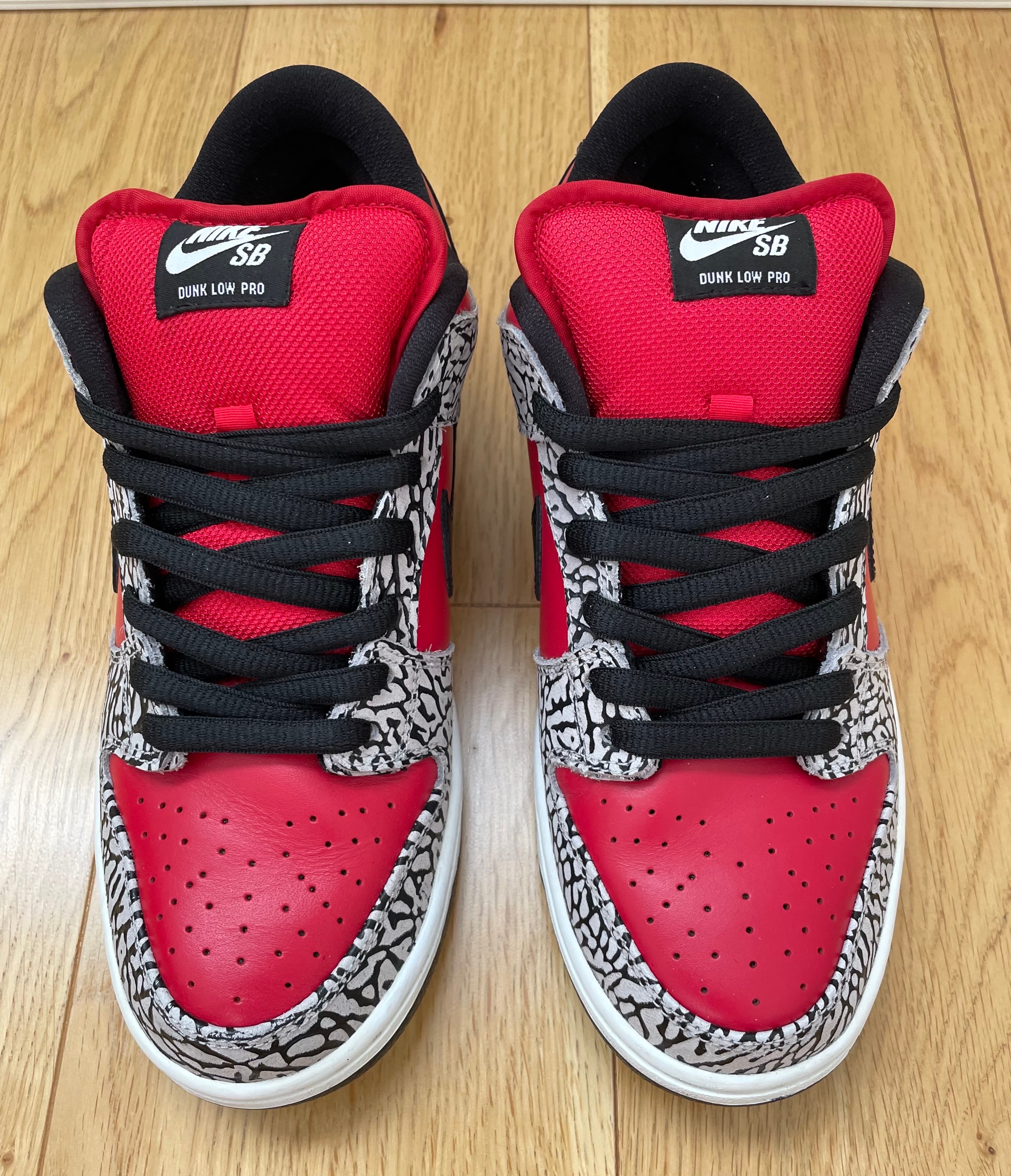Supreme × Nike SB Dunk Low 