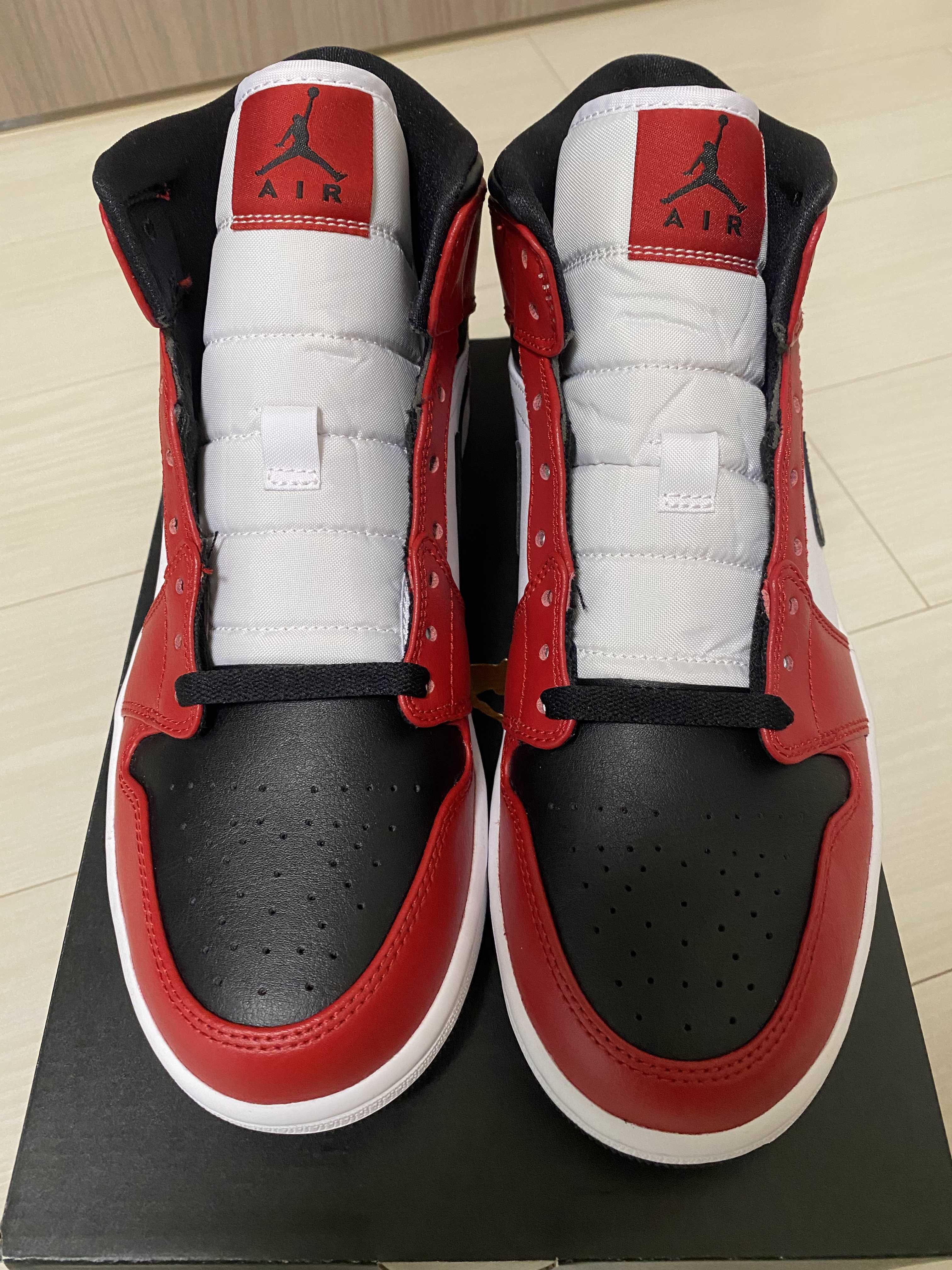 Nike Air Jordan 1 Mid "Chicago Black Toe"