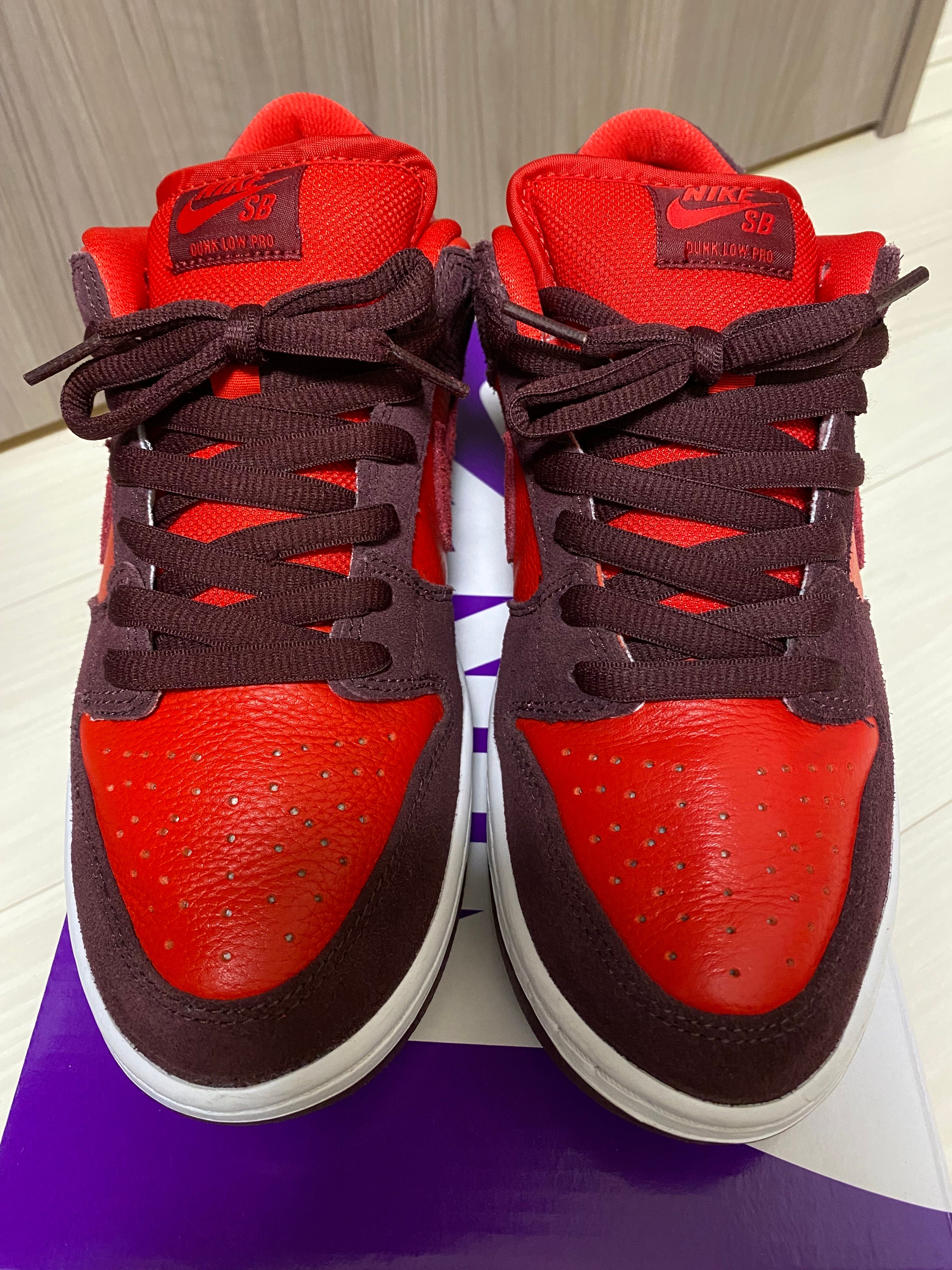 Nike SB Dunk Low "Cherry"