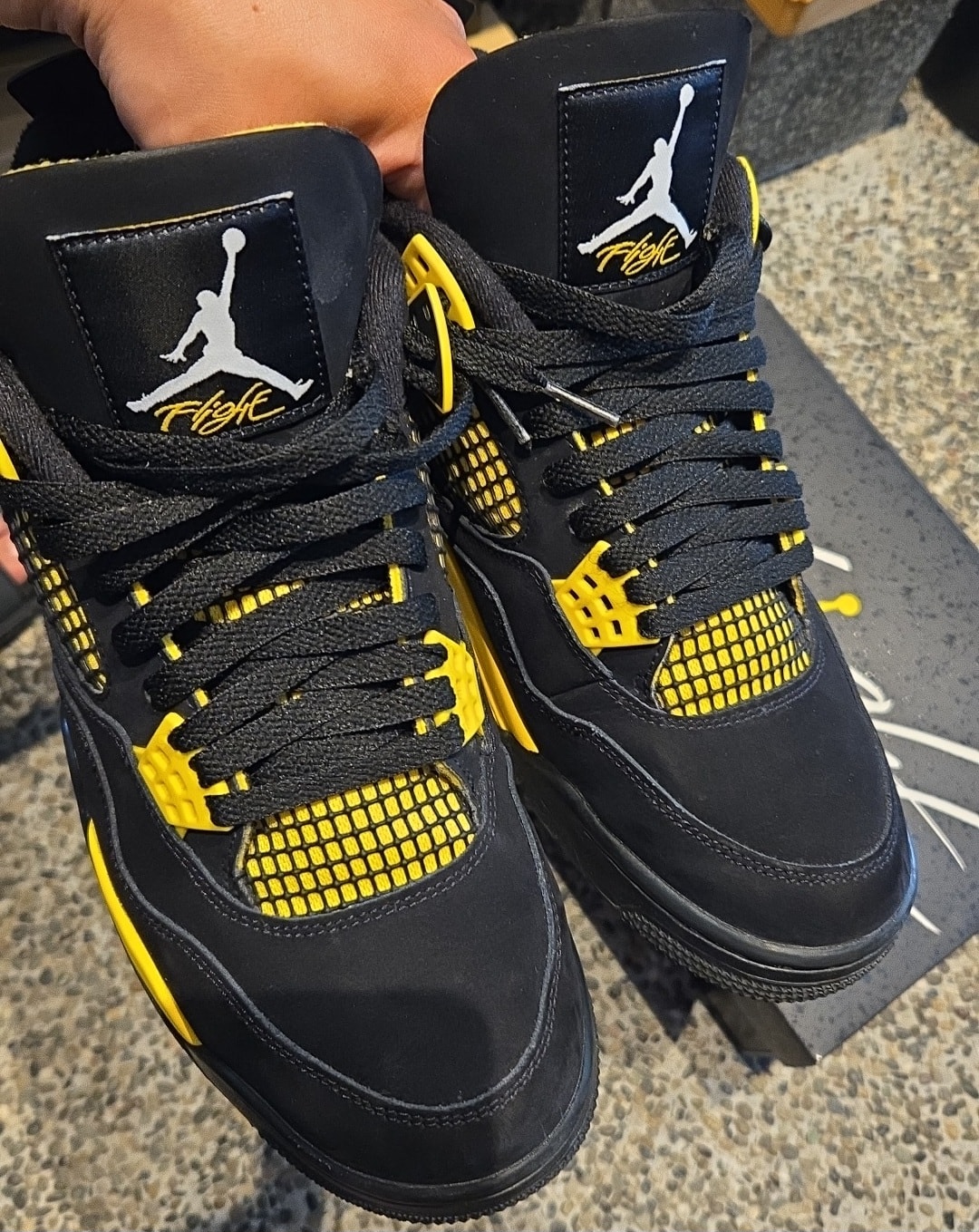 Nike Air Jordan 4 Retro "Thunder"(2023)
