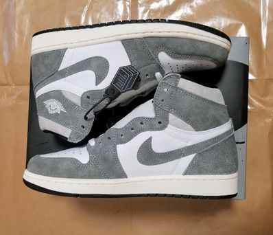 Nike Air Jordan 1 Retro High OG "Black and Smoke Grey"