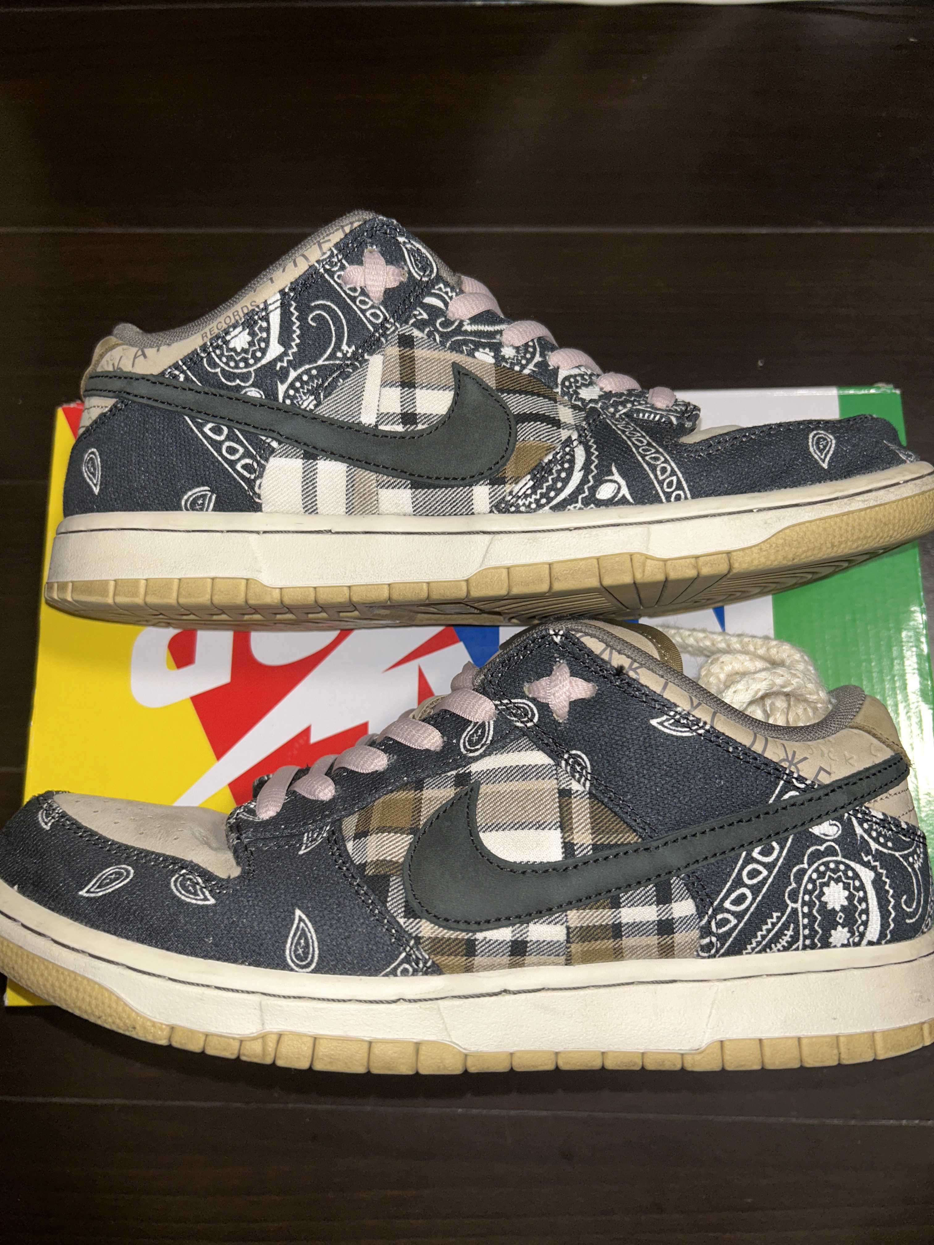 Travis Scott × Nike SB Dunk Low "Black/Parachute Beige"