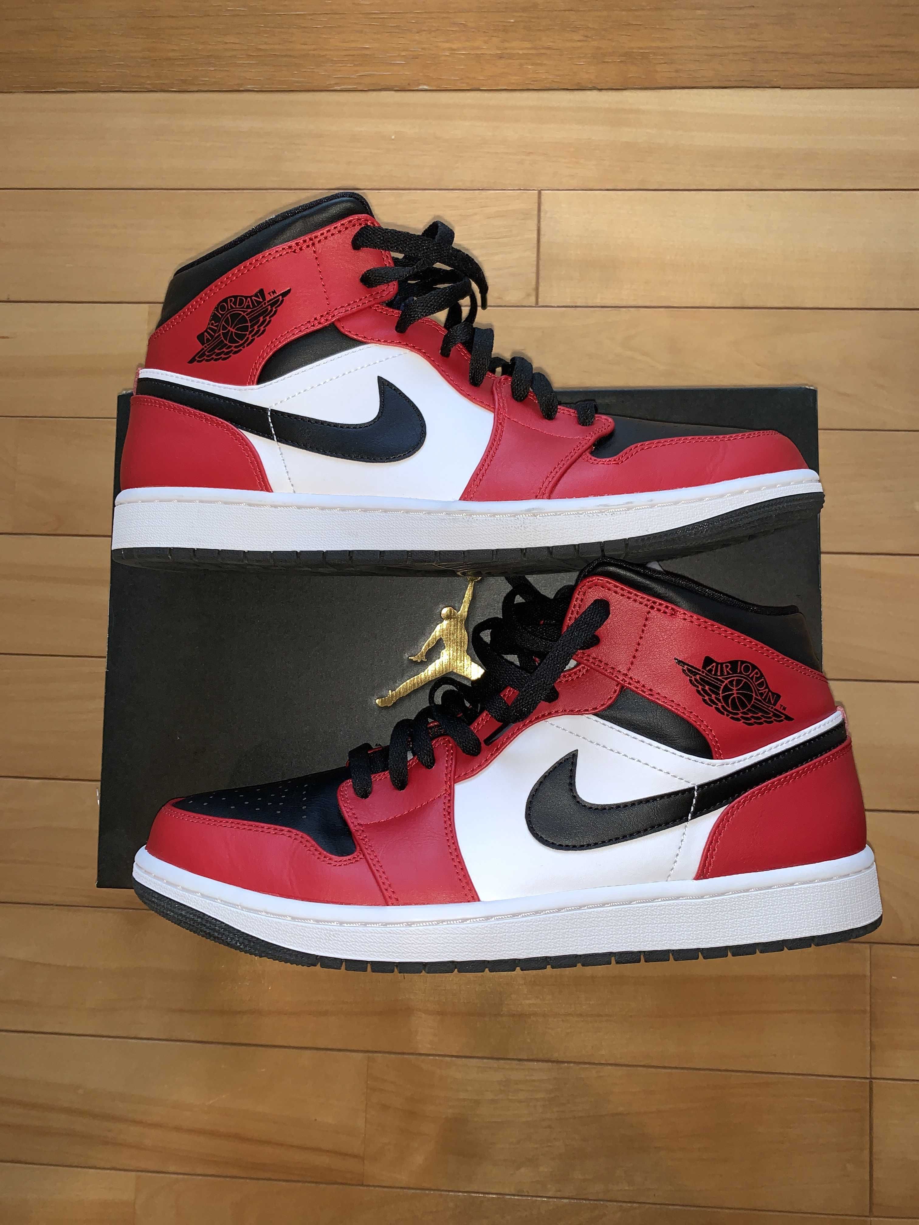 Nike Air Jordan 1 Mid "Chicago Black Toe"